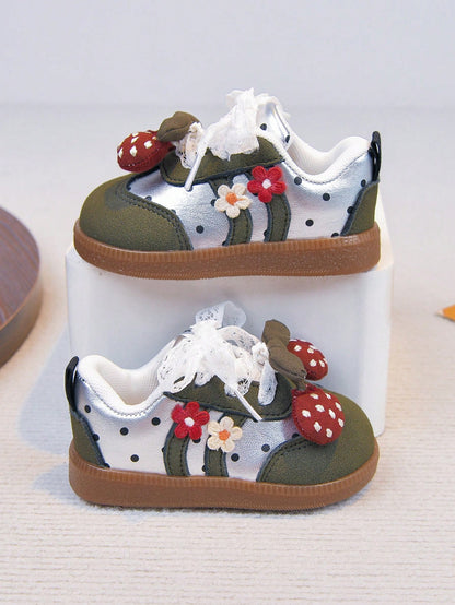 Baby Girl Casual Shoes With 3D Strawberry Decor, Lace Bow Knot Accents, Hook And Loop Closure, Suitable For Infants And Toddlers
