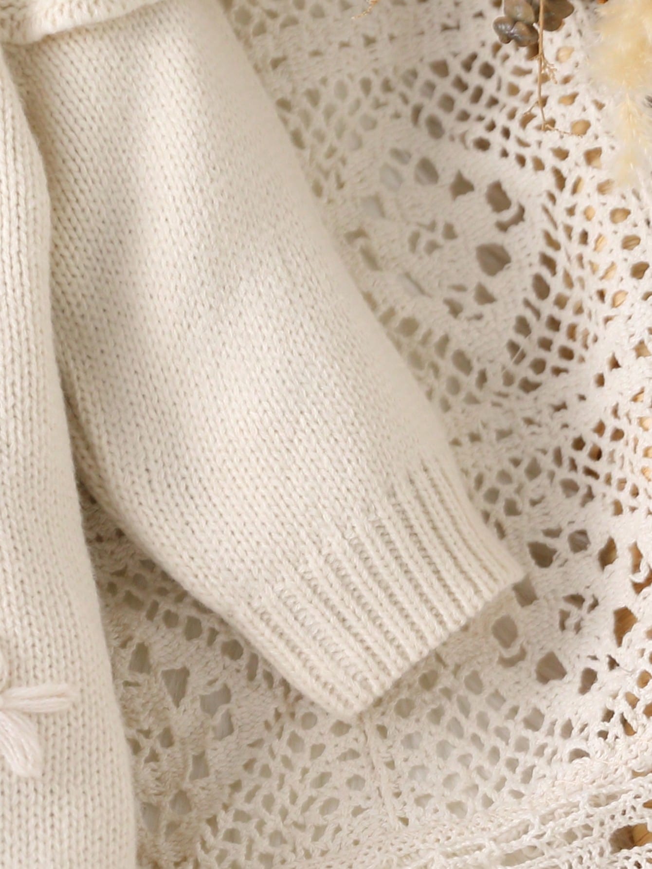 Baby Girls Sweater Onesies, Infant Toddler Pullover Round Neck Knitted Long Sleeve Sweater Romper With Socks And Footies, Comfortable For Autumn/Winter, Ruffle Cuffs, Cute Playful Stylish Fashio