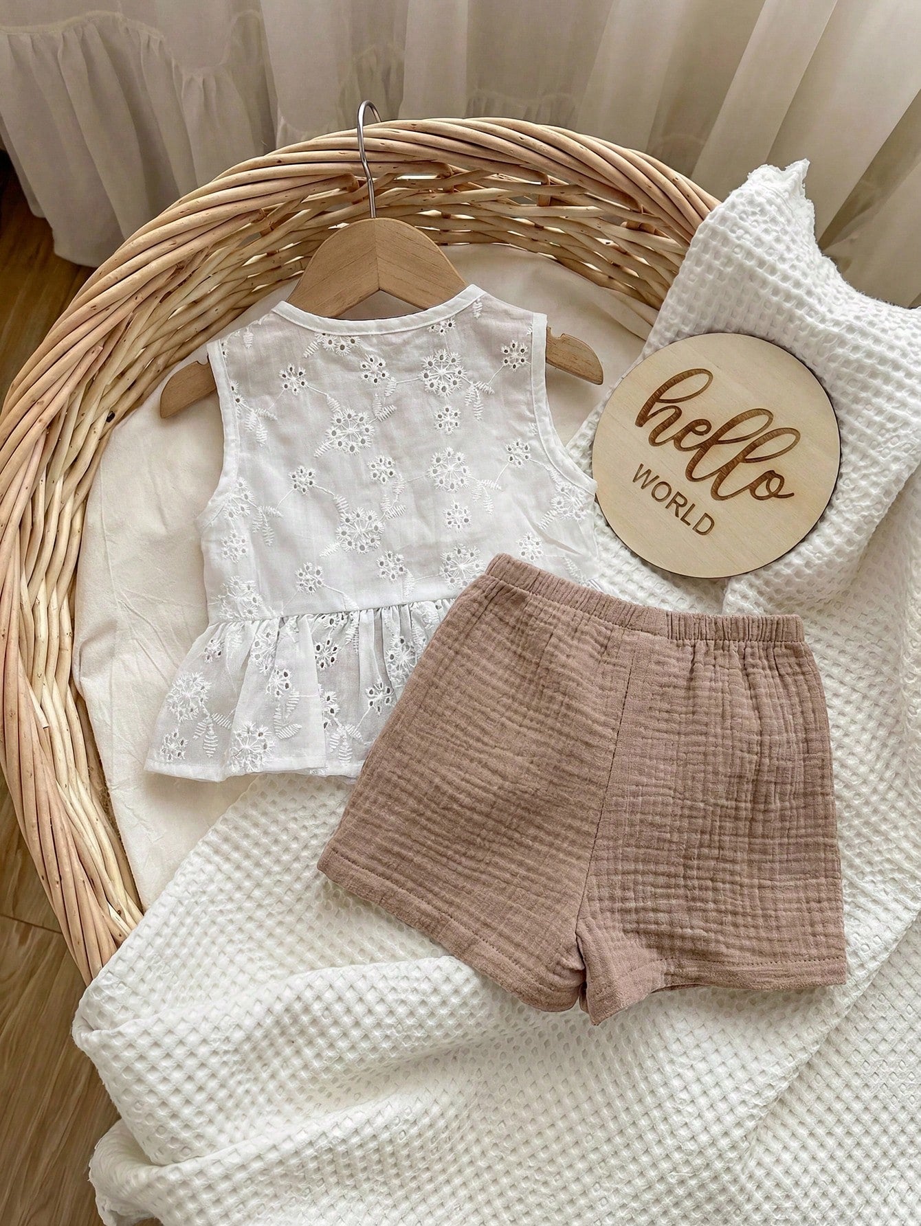 Babygirl Casual Vacation Cute Versatile White Floral Embroidery Camisole And Elastic Waist Shorts Set