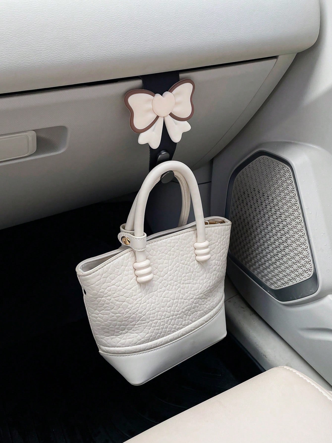 Bowknot Car Hanger, Creative Car Accessory Hanging Hook, Multi-Function Storage Hanger, Fits Glove Box Compartment