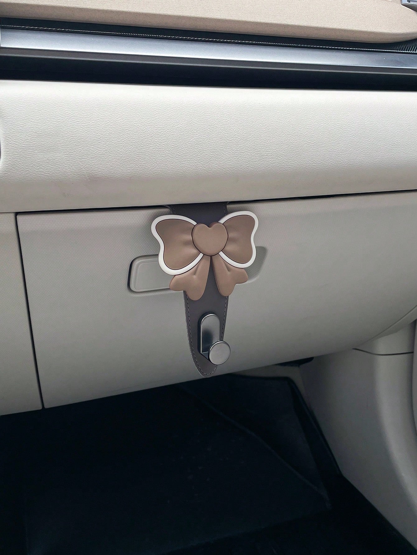 Bowknot Car Hanger, Creative Car Accessory Hanging Hook, Multi-Function Storage Hanger, Fits Glove Box Compartment
