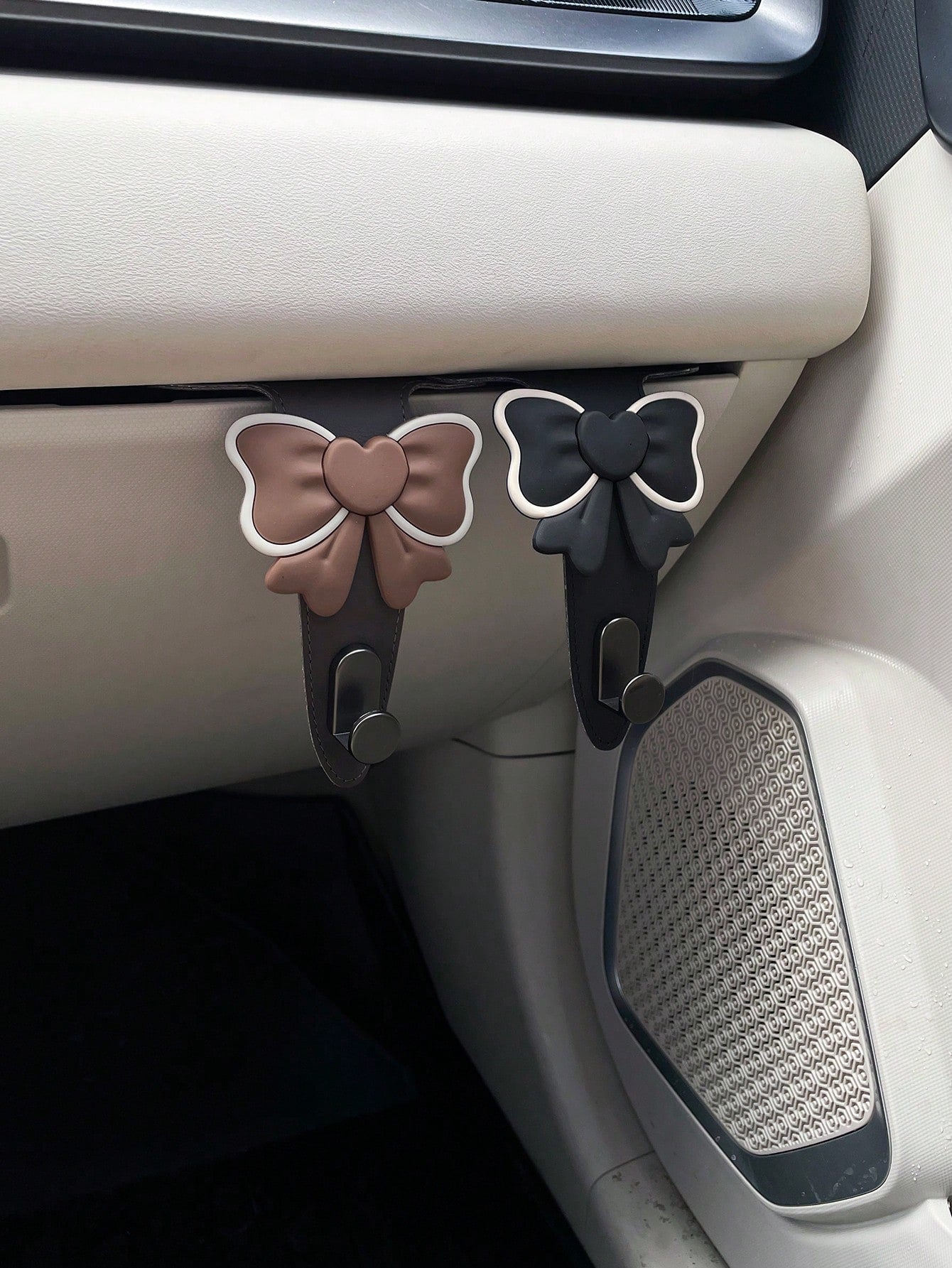Bowknot Car Hanger, Creative Car Accessory Hanging Hook, Multi-Function Storage Hanger, Fits Glove Box Compartment