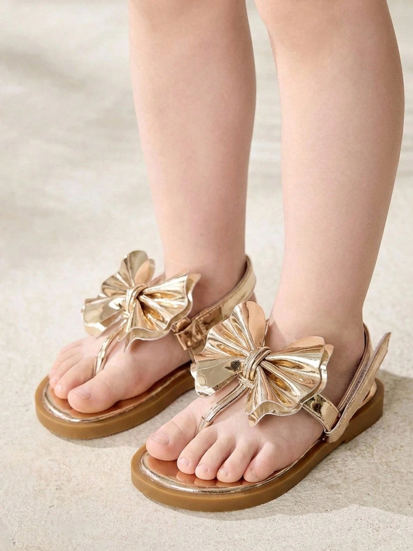 Cozy Pixies Fashionable And Versatile Casual Fun Golden Bow Flip-Flops Three-Dimensional Princess Style Golden Girls Baby Flat Sandals Suitable For Summer