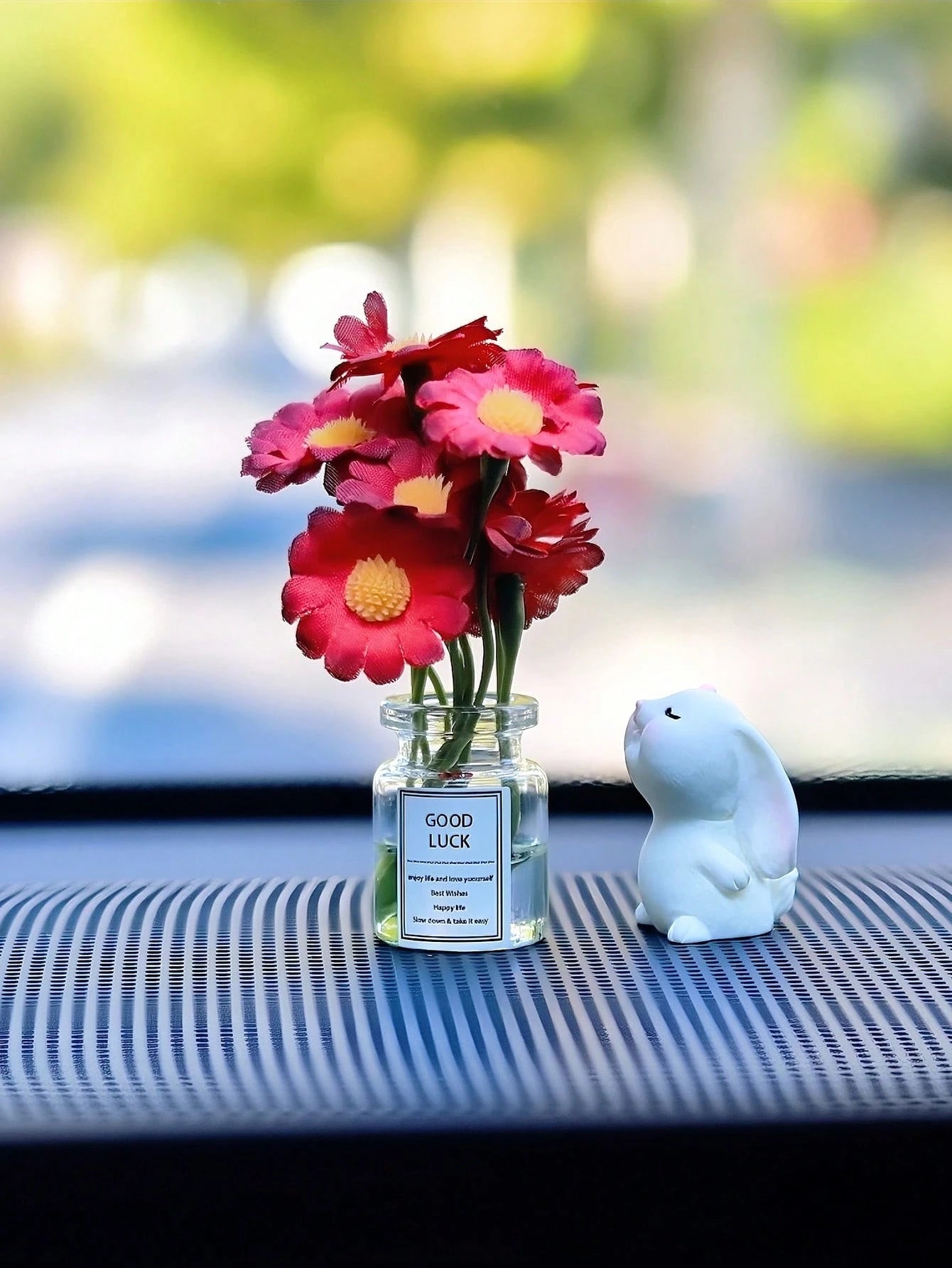 Cute Mini Daisy Design Vase And Bunny Car Interior Decoration Ornaments For Woman's Gifts
