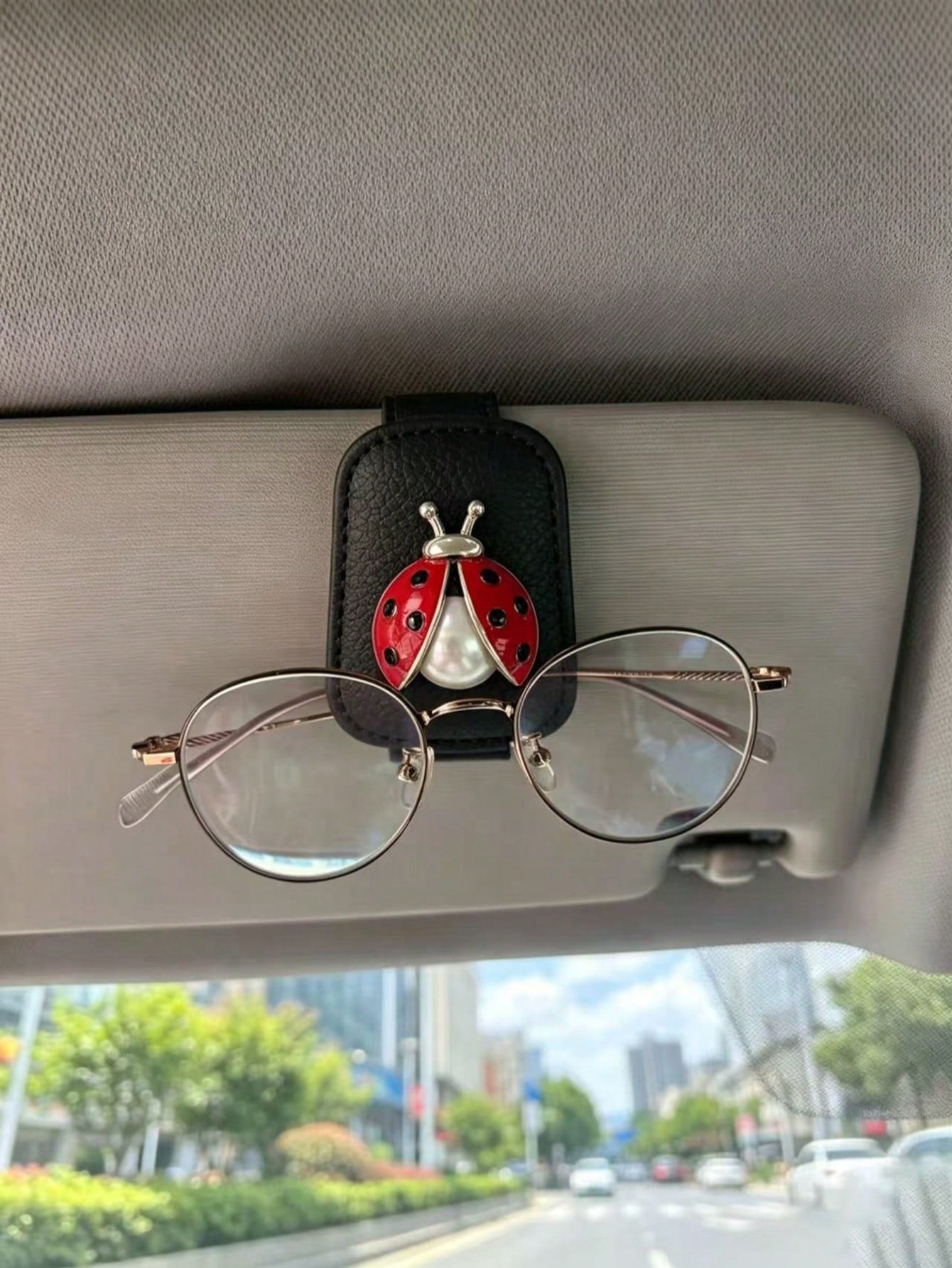 Cute Pearl Seven-Star Ladybug Leather Car Visor Glasses Clip, Fashion Glasses And Parking Ticket Dual-Use Storage Holder