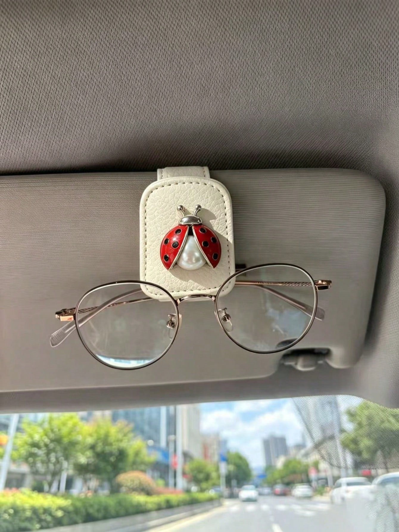 Cute Pearl Seven-Star Ladybug Leather Car Visor Glasses Clip, Fashion Glasses And Parking Ticket Dual-Use Storage Holder