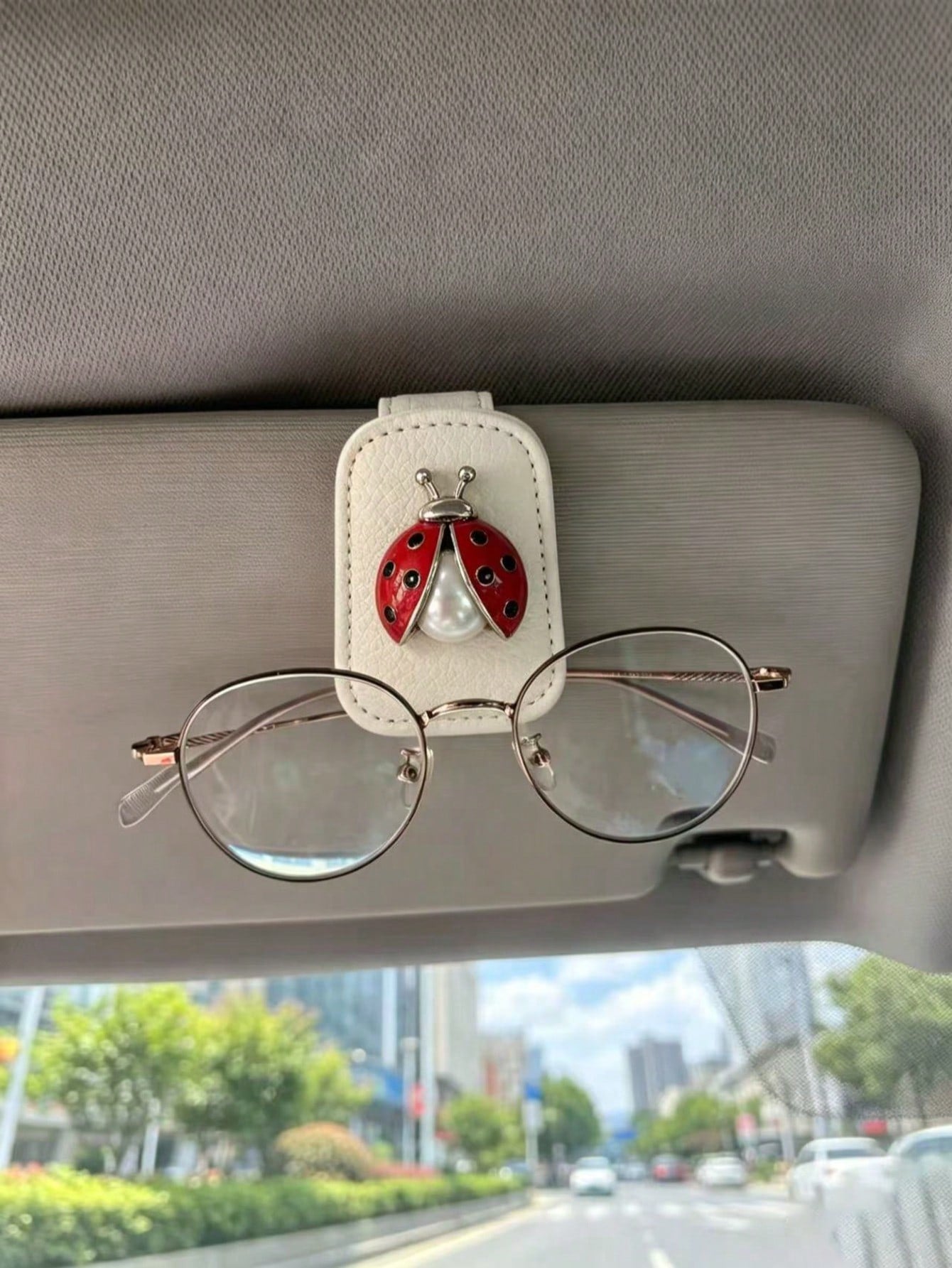 Cute Pearl Seven-Star Ladybug Leather Car Visor Glasses Clip, Fashion Glasses And Parking Ticket Dual-Use Storage Holder