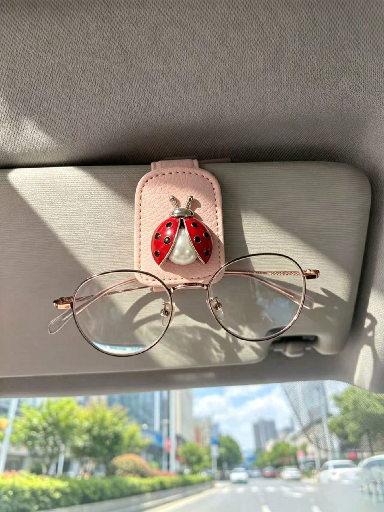 Cute Pearl Seven-Star Ladybug Leather Car Visor Glasses Clip, Fashion Glasses And Parking Ticket Dual-Use Storage Holder