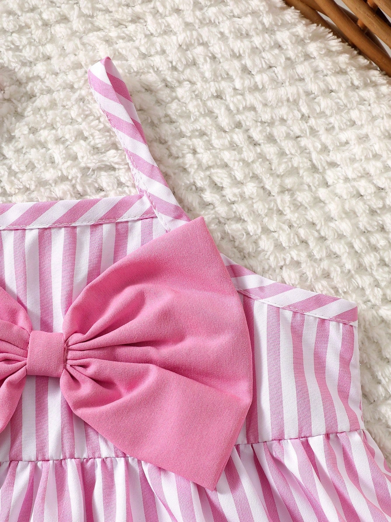 Cute Summer Light Pink & White Striped Sleeveless Strappy Dress For Newborn Girls Decorated With 3D Bow A-Line Flared Birthday Skirt 0-9 Years Old