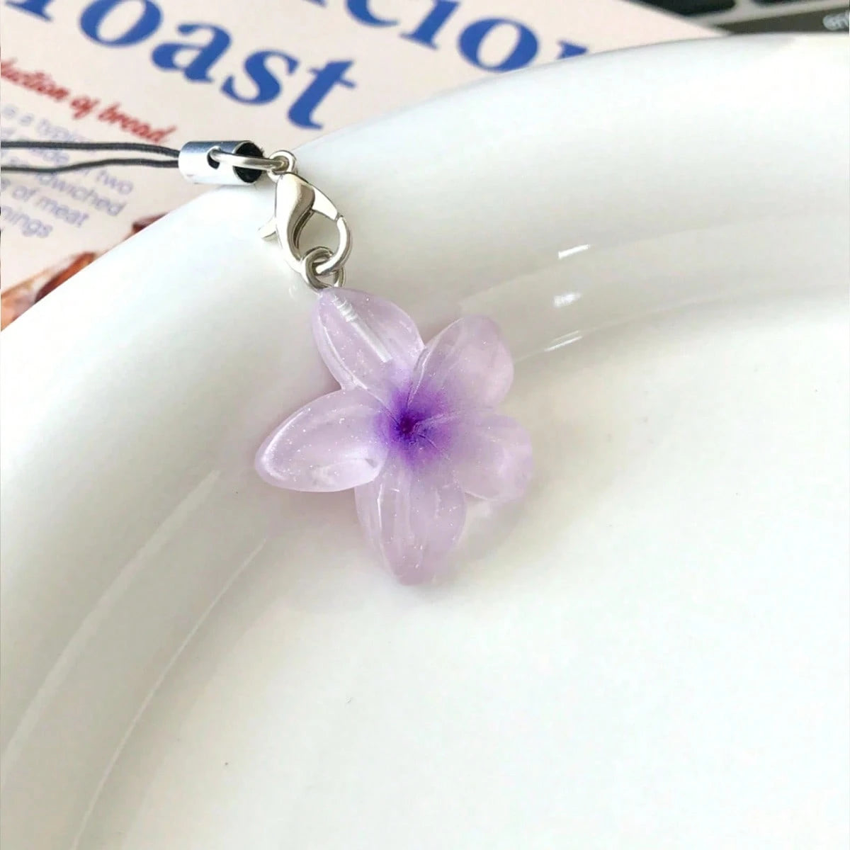 Daisy Transparent Flower Resin Pendant Phone Lanyard, Backpack Ornament, Cute Phone Strap, Girly Soft Pendant, Gift For Best Friends And Couples, Suitable For Phones, Cameras, Keychains, School Bag Or