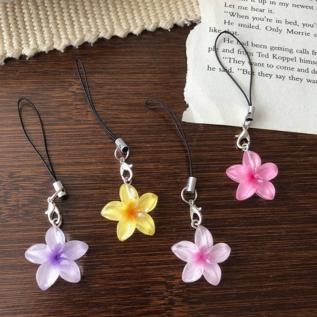 Daisy Transparent Flower Resin Pendant Phone Lanyard, Backpack Ornament, Cute Phone Strap, Girly Soft Pendant, Gift For Best Friends And Couples, Suitable For Phones, Cameras, Keychains, School Bag Or