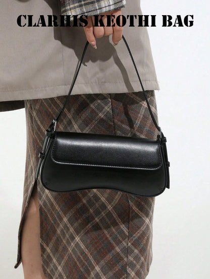Elegant Black Shoulder Purse Sleek Structured Bag Smooth Leather Texture, Simple Flap Closure And Modern Shape For Travel And Everyday Outfits