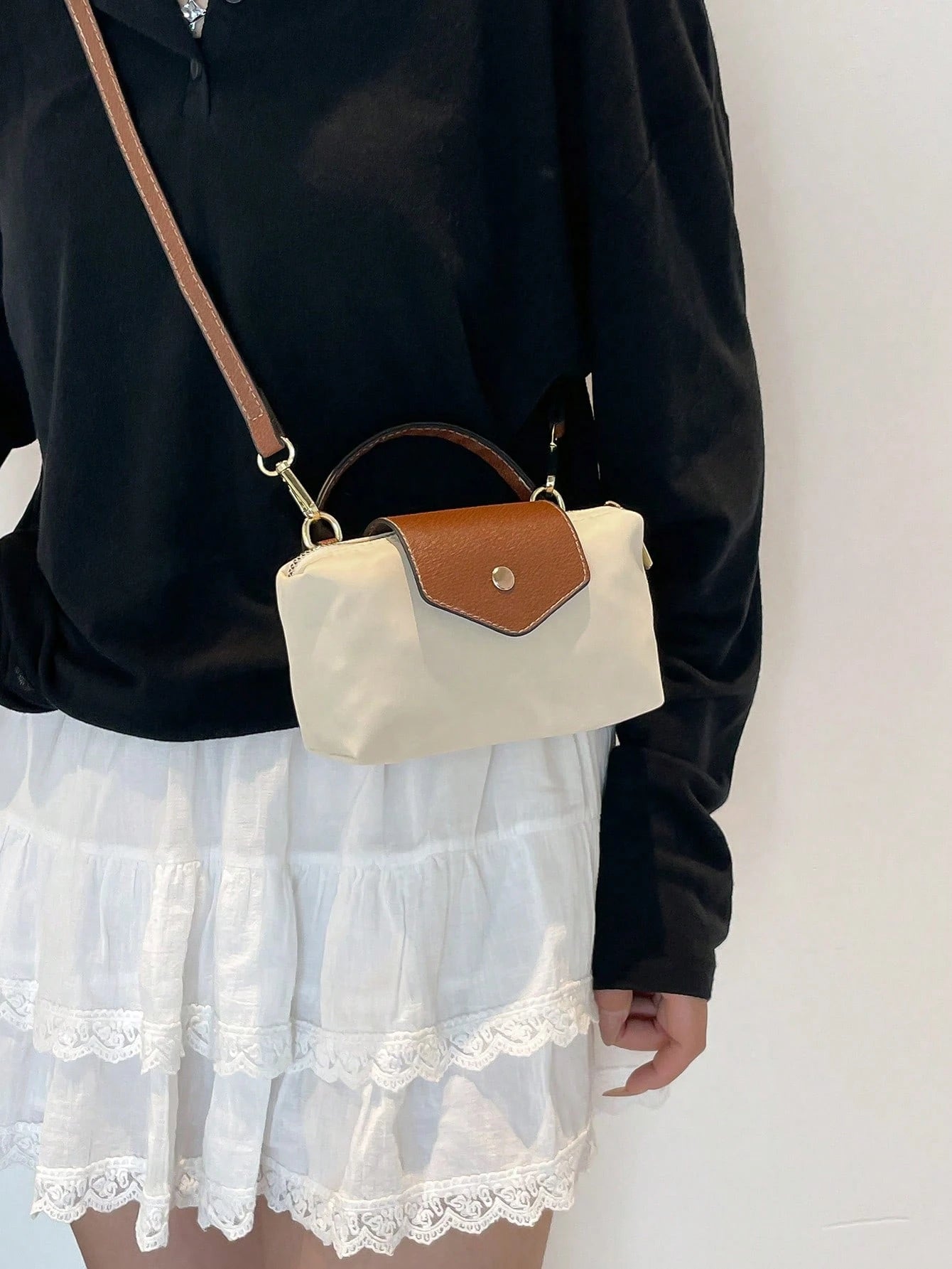 Elegant Solid Color Mini Handbag With Adjustable Shoulder Strap, Ideal Gift Bag For Parties, Minimalist