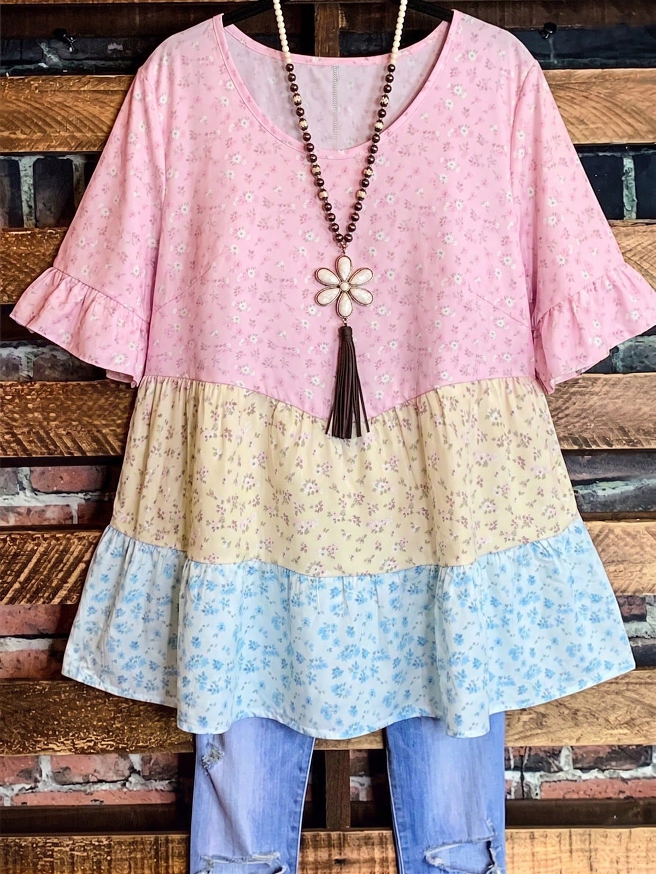 EMERY ROSE Plus Size Women's Summer Boho Meadow Floral Print Tiered Tunic Top, Casual Round Neck Ruffle Half Sleeve Blouse, Loose Fit Peplum White Vacation