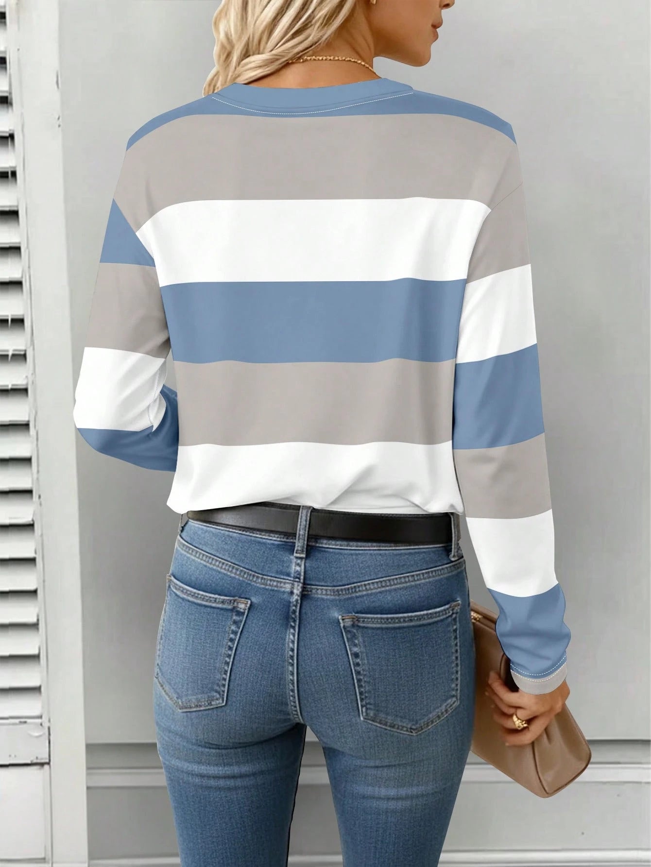EMERY ROSE Women's V-Neck T-Shirt, Mature Striped Print Top, Classic Pattern Design, Versatile, Suitable For Daily Wear And Outdoor, Graphic Design