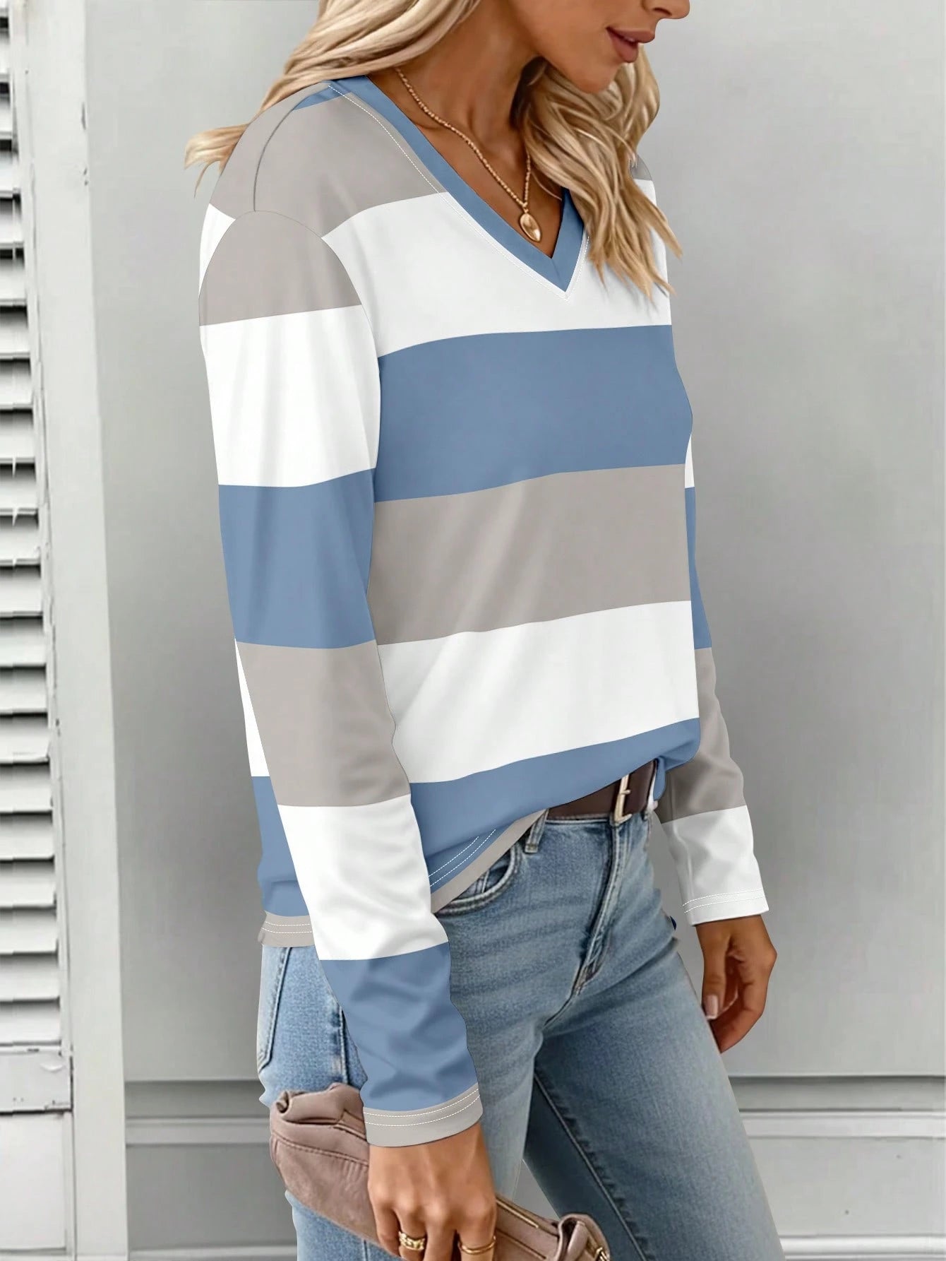 EMERY ROSE Women's V-Neck T-Shirt, Mature Striped Print Top, Classic Pattern Design, Versatile, Suitable For Daily Wear And Outdoor, Graphic Design