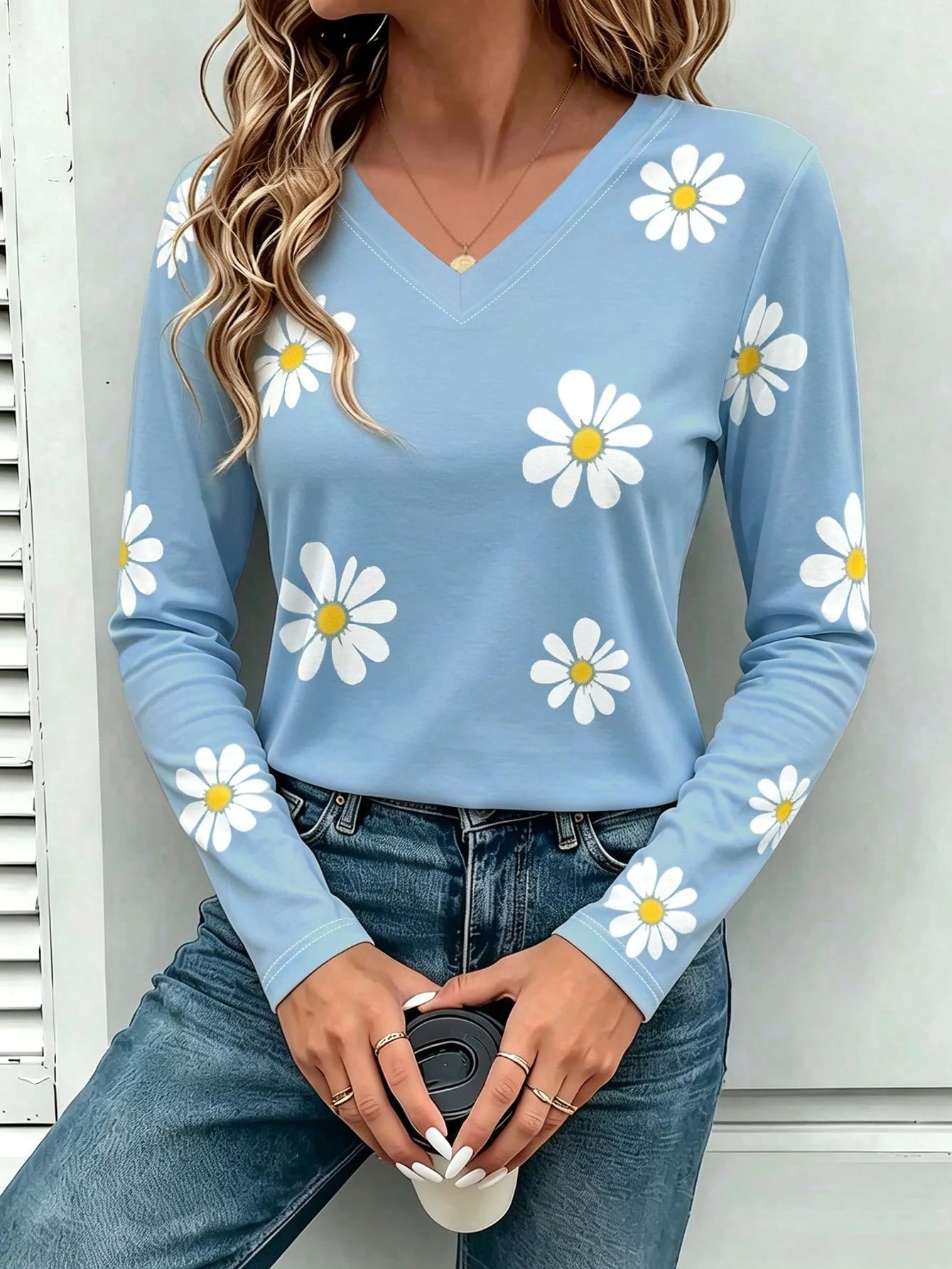 EMERY ROSE Women's V-Neck T-Shirt, Mature Striped Print Top, Classic Pattern Design, Versatile, Suitable For Daily Wear And Outdoor, Graphic Design