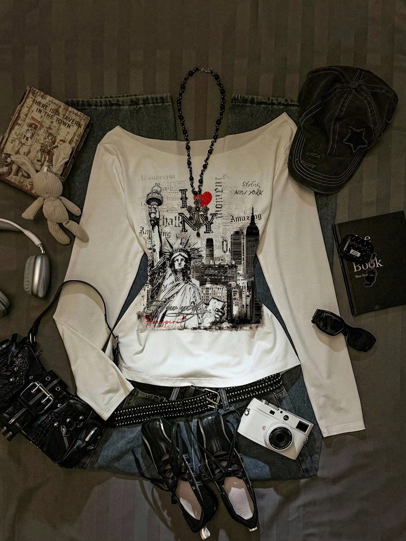 EZwear Women's Oversized Asymmetrical Long Sleeve T-Shirt,Vintage Statue Of Liberty Newspaper Print,Black And White,Summer,Casual,Streetwear,Vacation