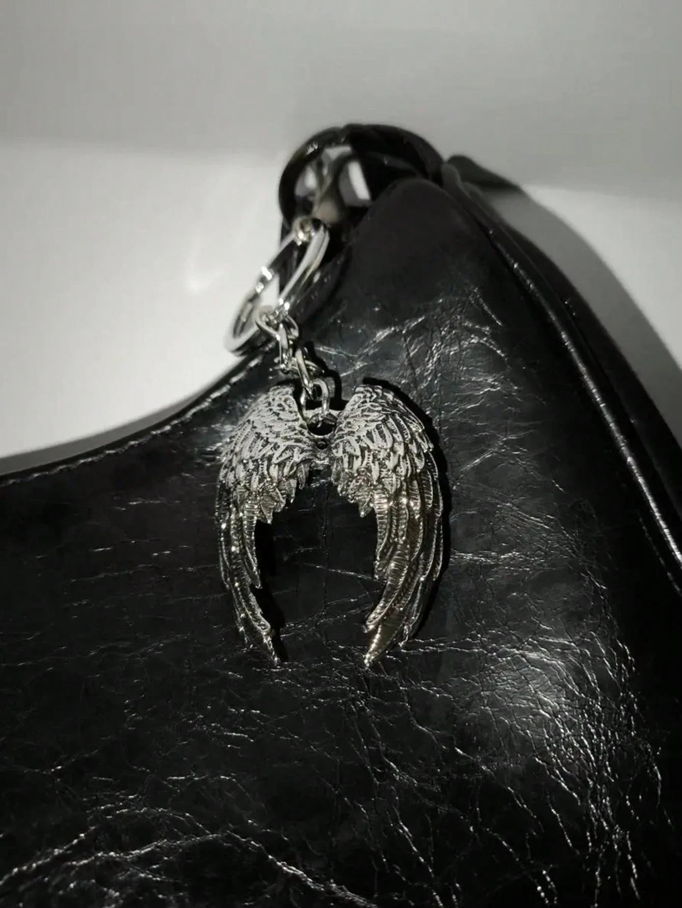 Fashionable Angel Wings Keychain- Shiny Angel Wings Keyring, Enamel Angel Wings Pendant Keychain, Rivet Design, Durable Metal Wings Accessory, Suitable For Both Men And Women, Couple's Daily Gift, Cu