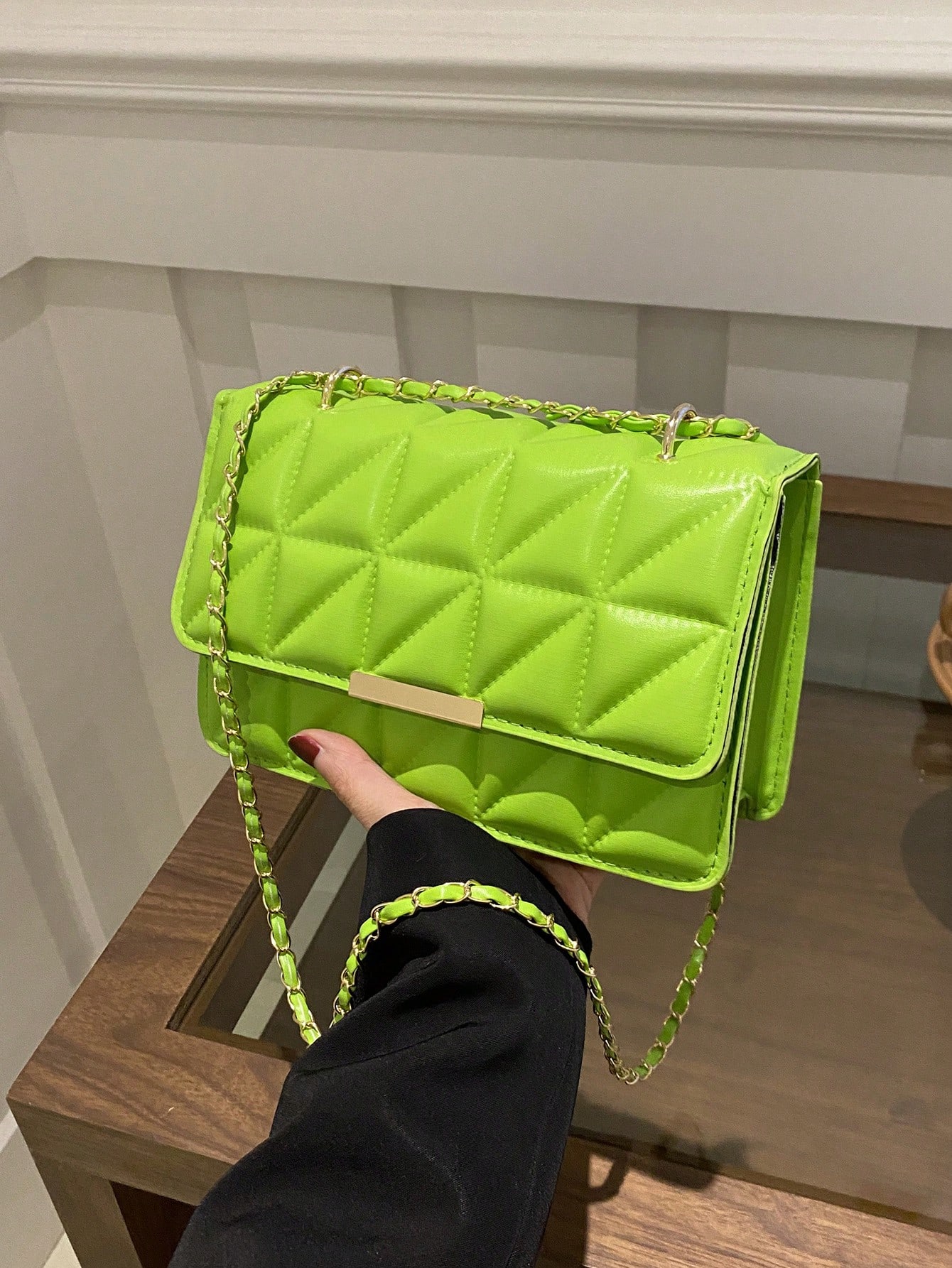 Fashionable Solid Color Pressed Chain Shoulder Bag