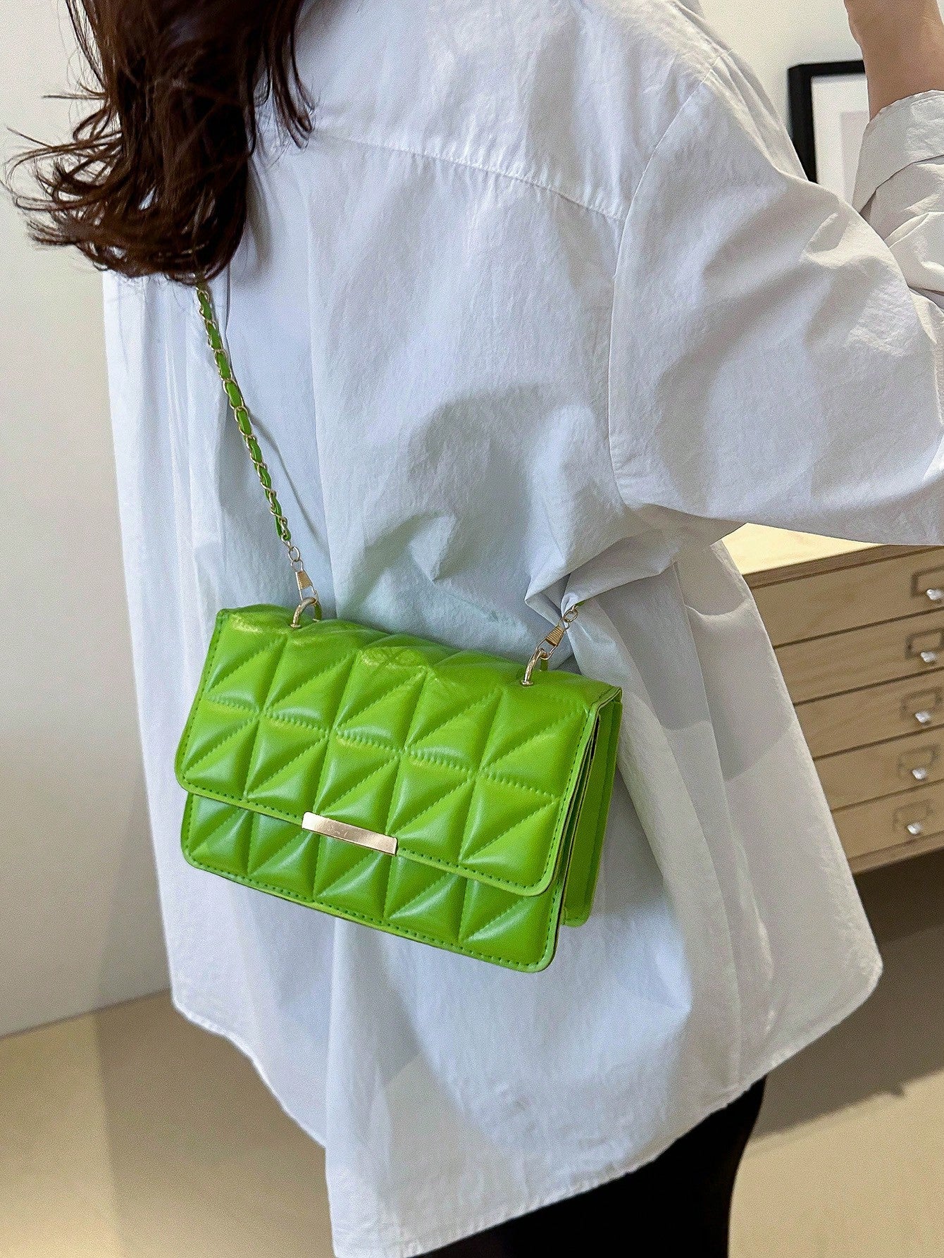 Fashionable Solid Color Pressed Chain Shoulder Bag