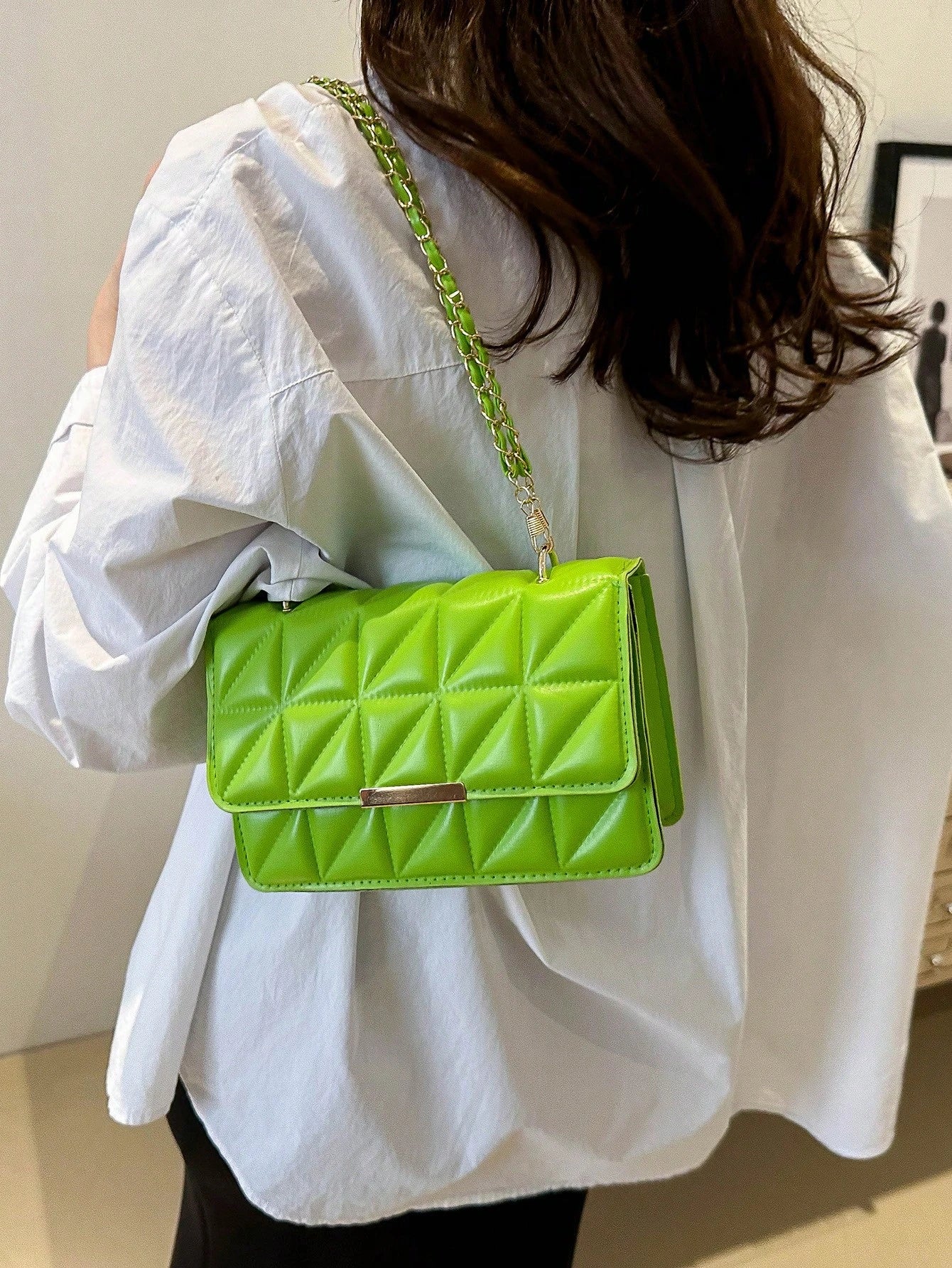 Fashionable Solid Color Pressed Chain Shoulder Bag