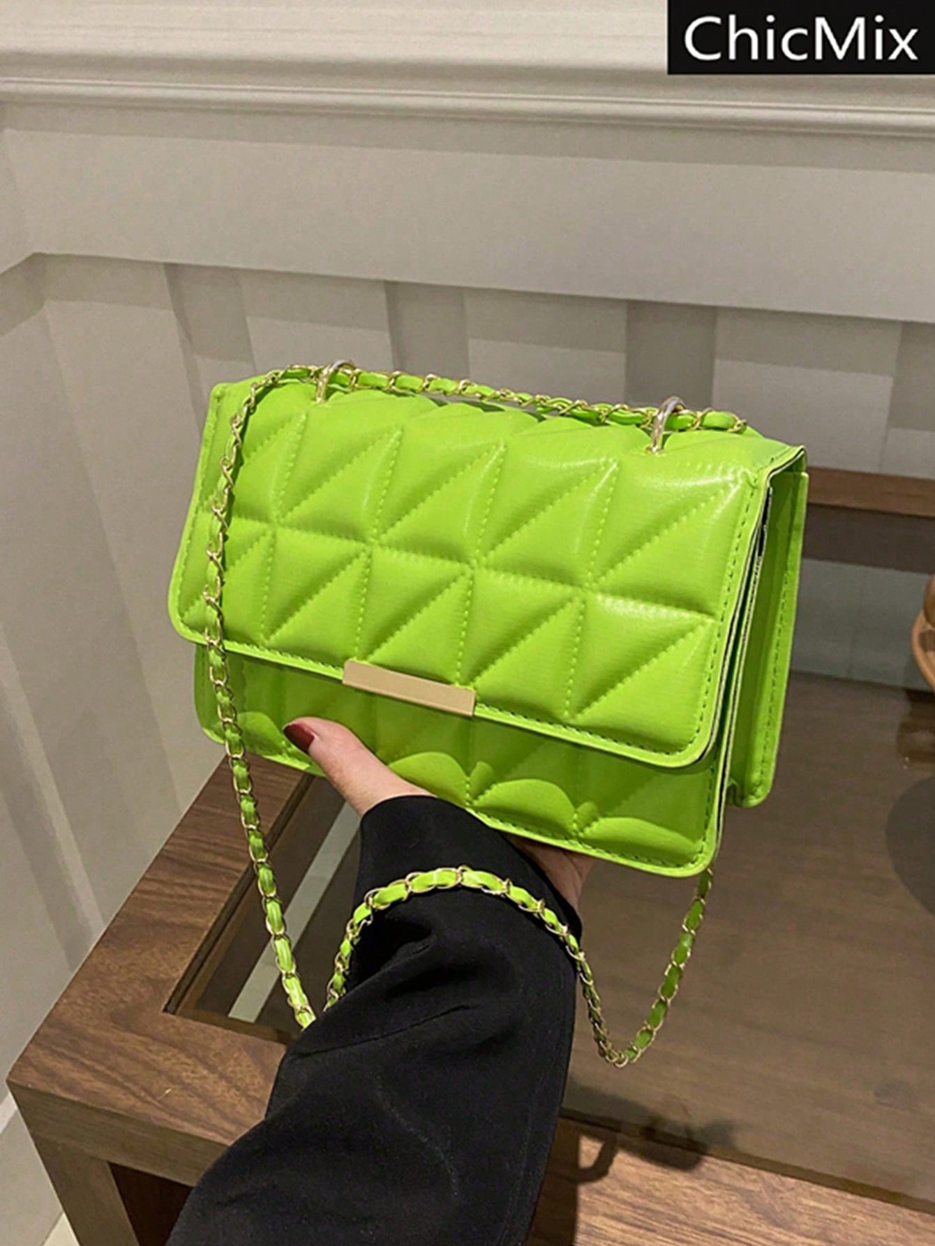 Fashionable Solid Color Pressed Chain Shoulder Bag