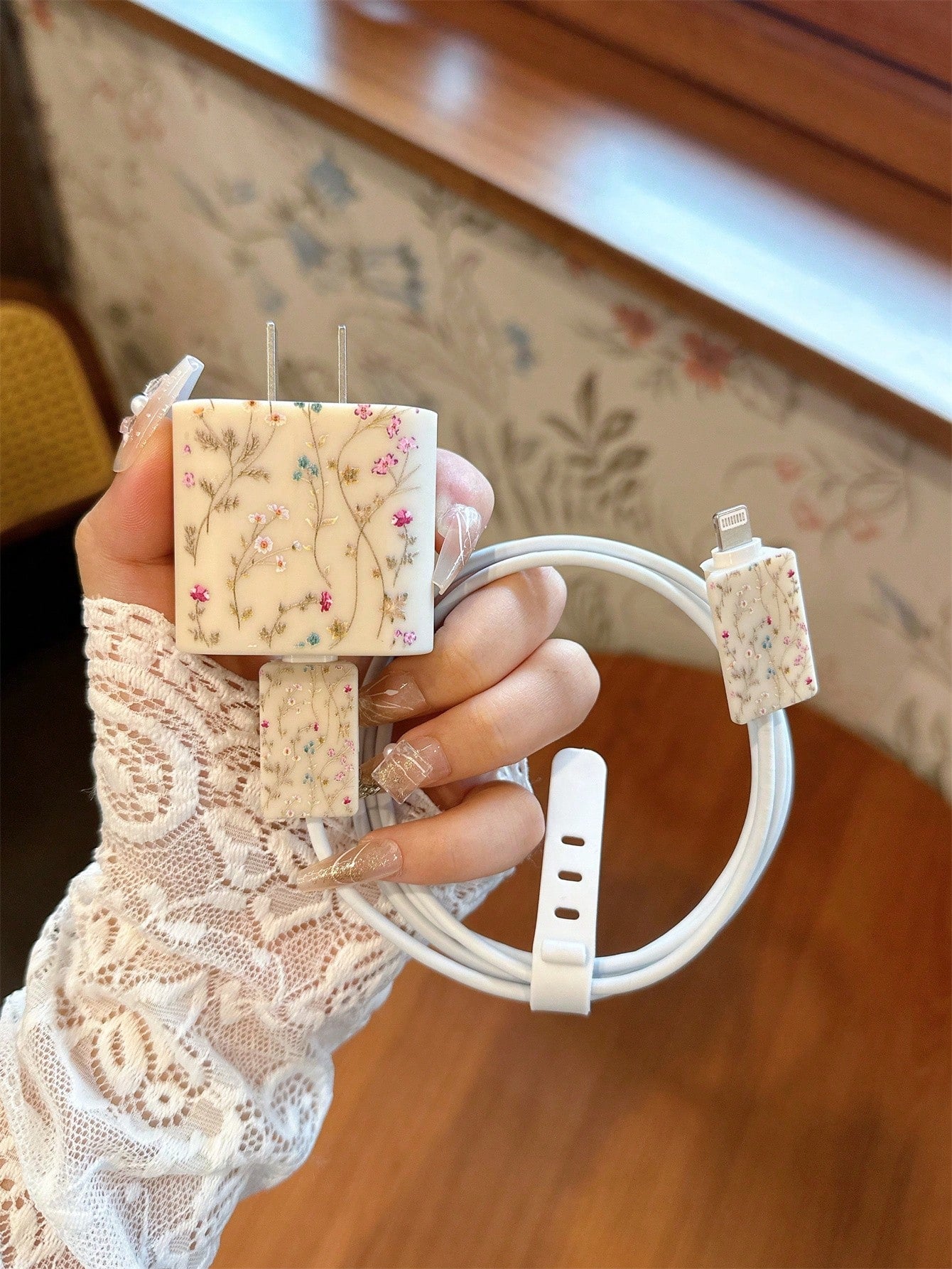 Floral Series TPU 4pcs Floral Pattern Transparent TPU Charger Protector Case Compatible With Apple 15/16/17 Compatible With 18W/20W Adapter Includes Cable And Plug Cover Ideal Gift Spring Mother's Day