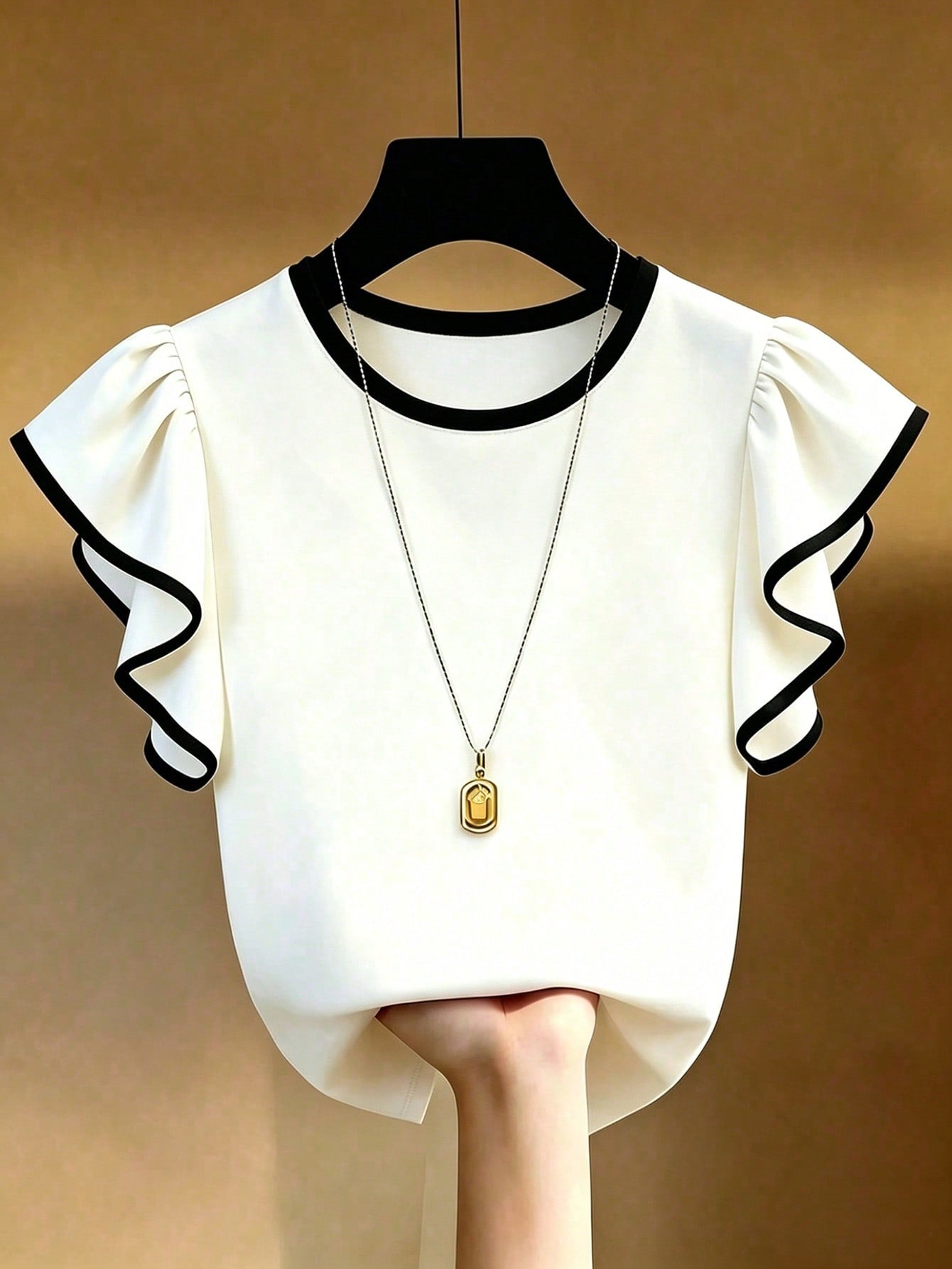 Franclia Black And White Contrast Color T-Shirt Made Of Skin-Friendly Elastic Fabric, Comfortable To Wear. Round Neck With Contrast Color Trim, Simple Yet Exquisite; Flutter Sleeve Design Is Gen