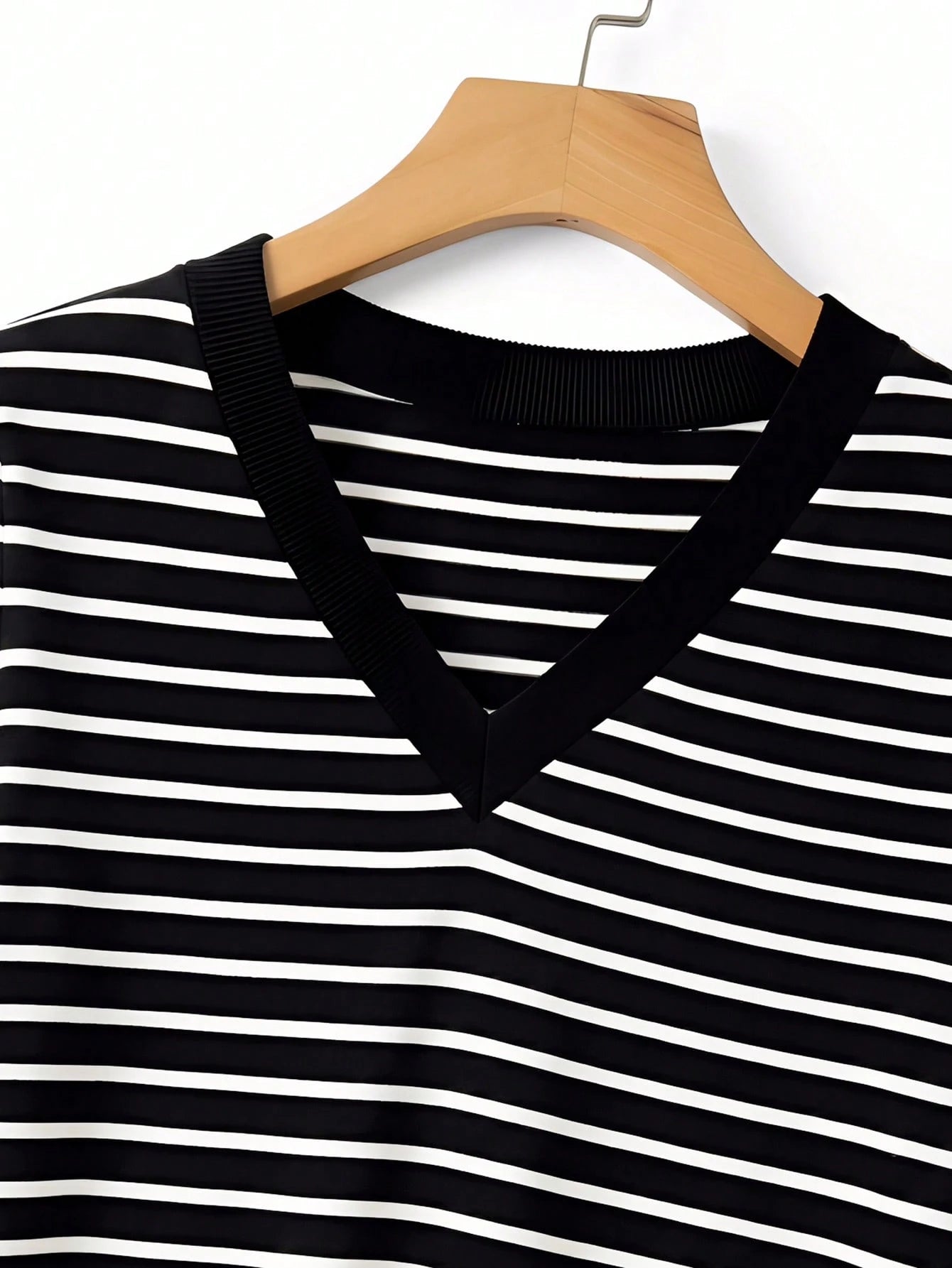 Franclia New Striped V-Neck Short Sleeve T-Shirt For Women