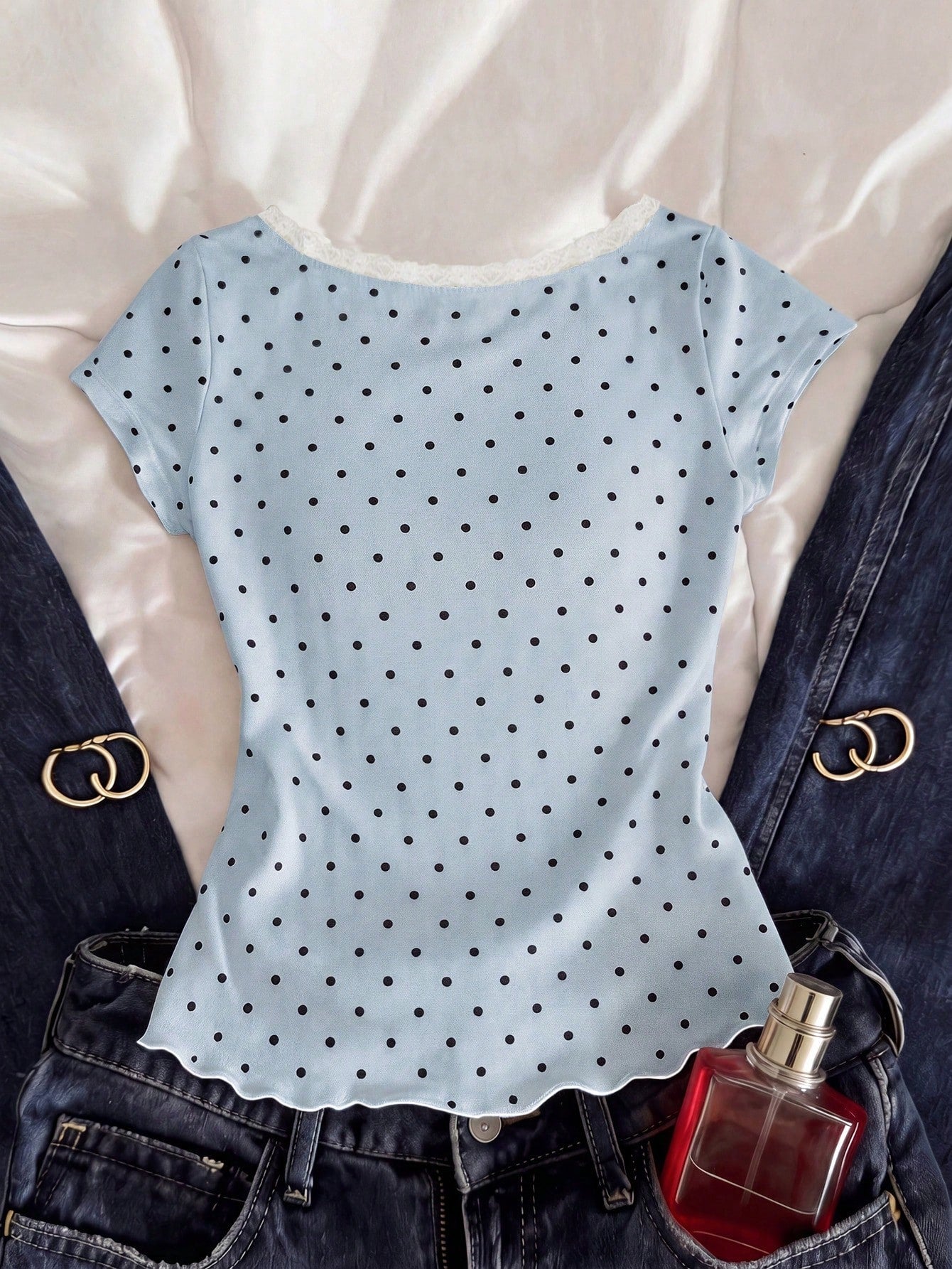Franclia White Polka Dot Lace V-Neck Short Sleeve T-Shirt Women, Ruched Waist Ruffle Hem Cropped Sweet & Spicy Style Top