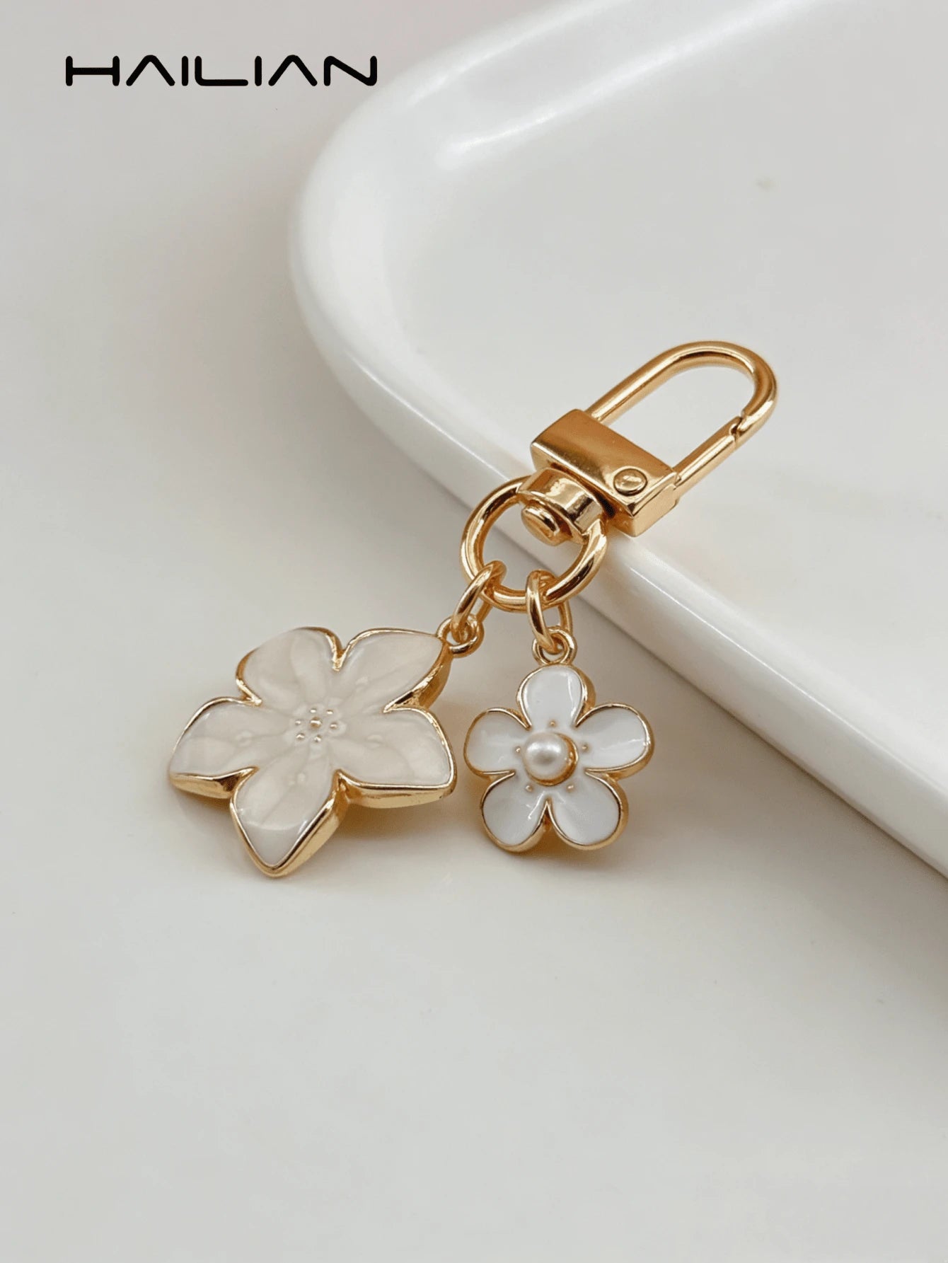 HAILIAN 1pc Sakura Shaped Keychain, Lightweight And Graceful Sakura Design With Rectangular Tag, Suitable For Bag Pendant, Car Key Chain, Couples, Birthday, Holiday Gifts Bag Charm Accessories Charms