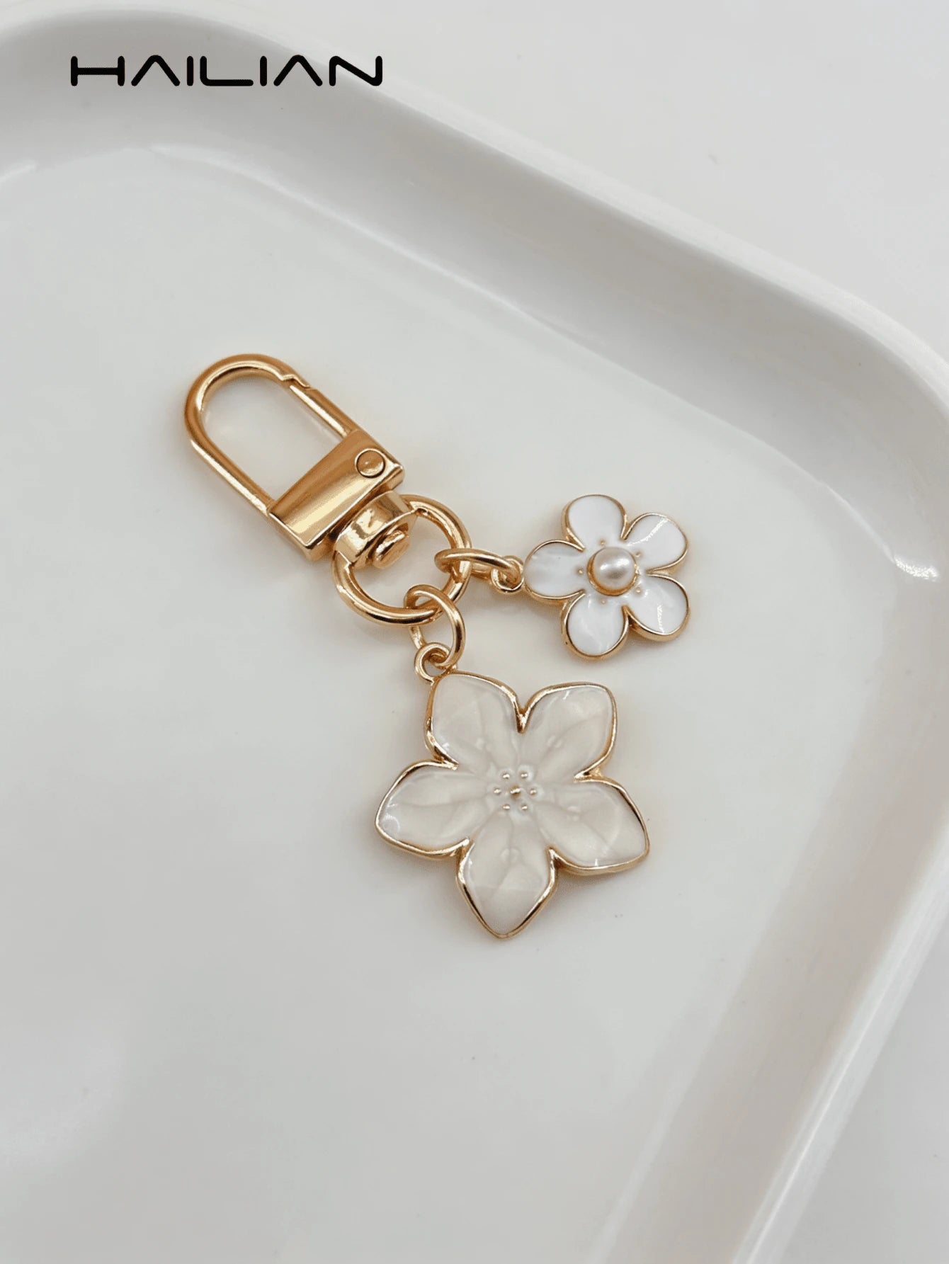 HAILIAN 1pc Sakura Shaped Keychain, Lightweight And Graceful Sakura Design With Rectangular Tag, Suitable For Bag Pendant, Car Key Chain, Couples, Birthday, Holiday Gifts Bag Charm Accessories Charms
