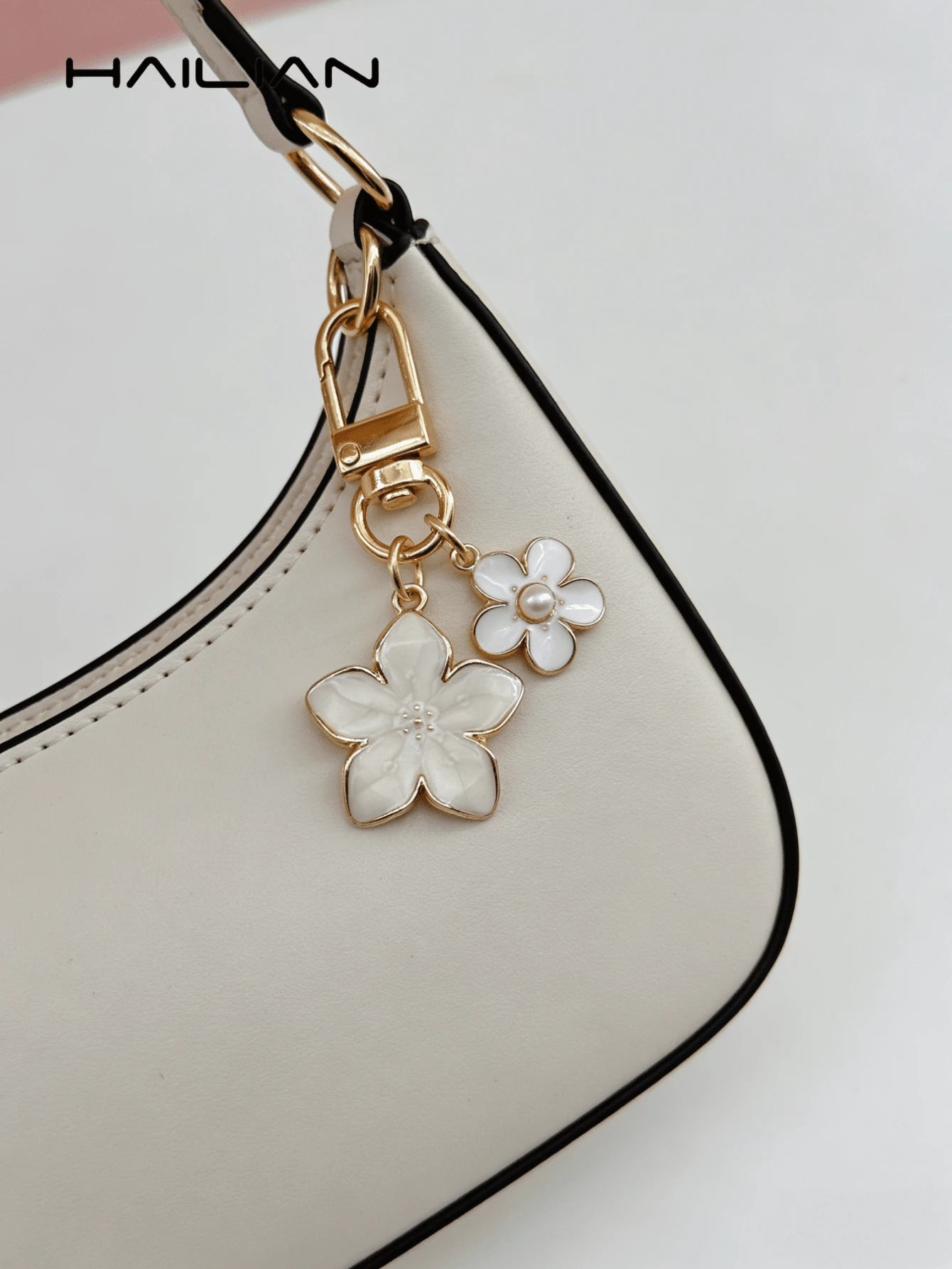 HAILIAN 1pc Sakura Shaped Keychain, Lightweight And Graceful Sakura Design With Rectangular Tag, Suitable For Bag Pendant, Car Key Chain, Couples, Birthday, Holiday Gifts Bag Charm Accessories Charms