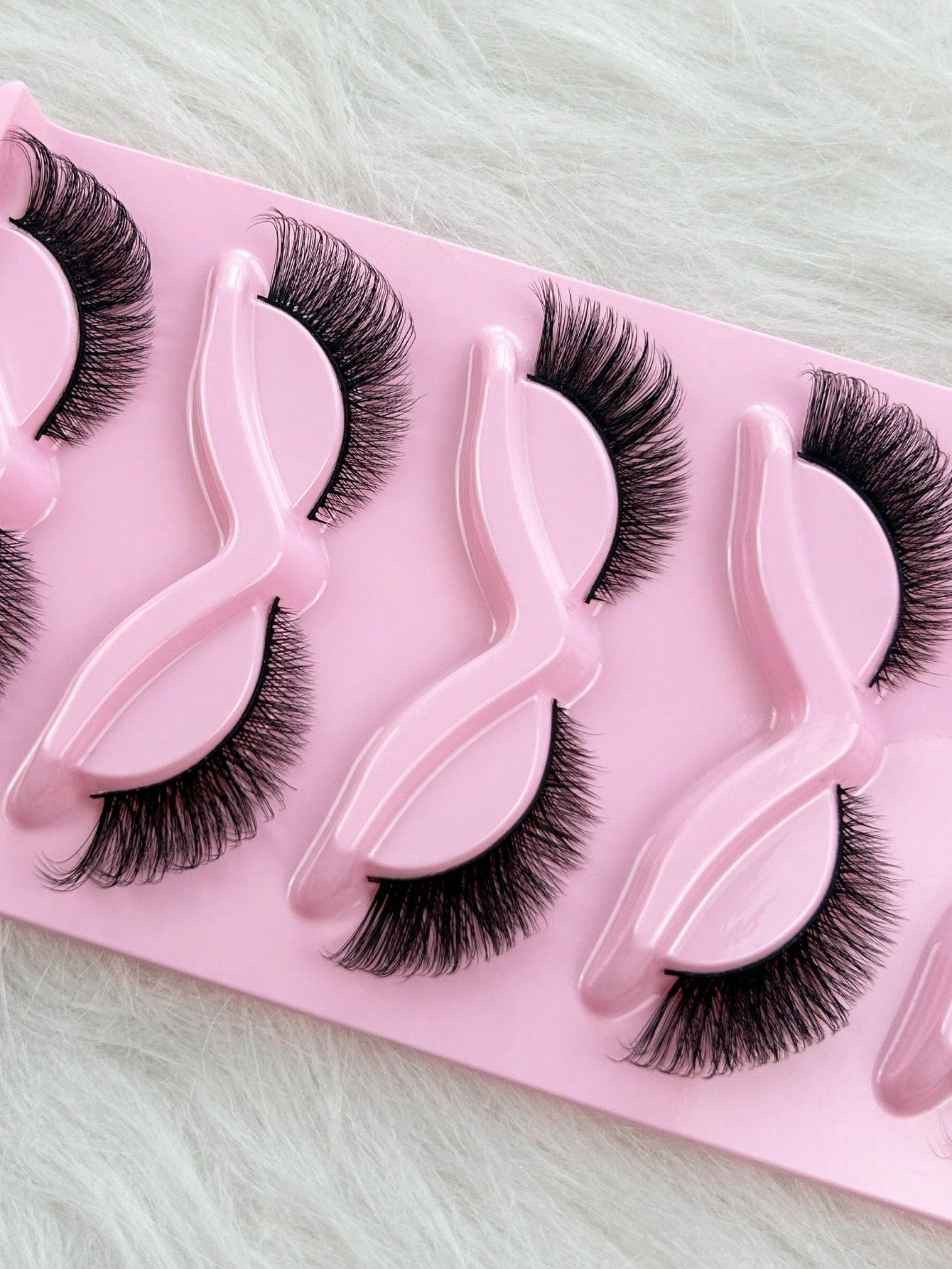 Hinarin 5 Pairs Cat Eye False Eyelashes, 3D Effect, Short Length, Natural Look, Slender D-Curl Faux Mink Eyelashes, Elongated Eye Tail, Dense Fox Eye False Eyelashes, Strip False Eyelashes, Eyelashes