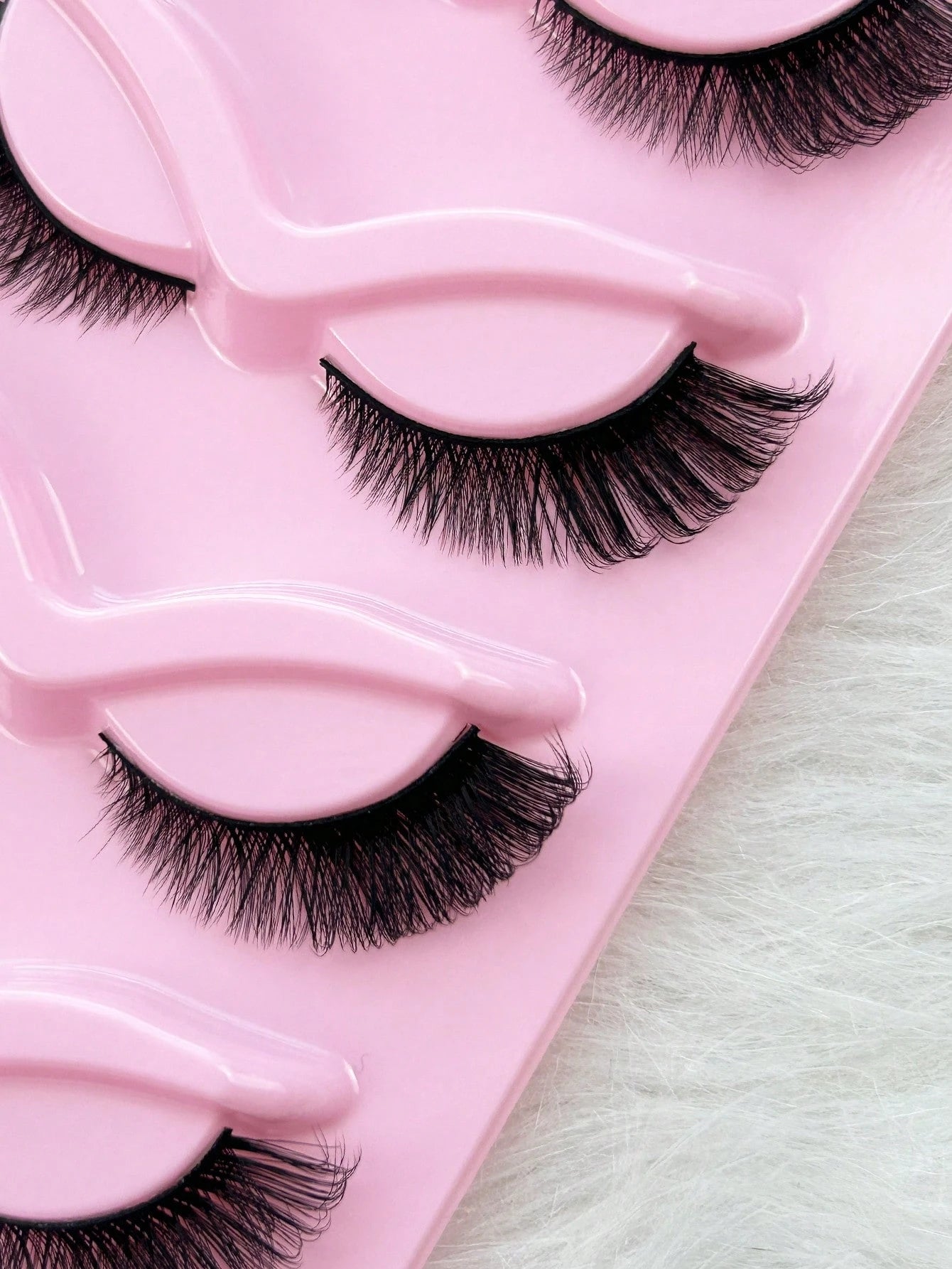 Hinarin 5 Pairs Cat Eye False Eyelashes, 3D Effect, Short Length, Natural Look, Slender D-Curl Faux Mink Eyelashes, Elongated Eye Tail, Dense Fox Eye False Eyelashes, Strip False Eyelashes, Eyelashes