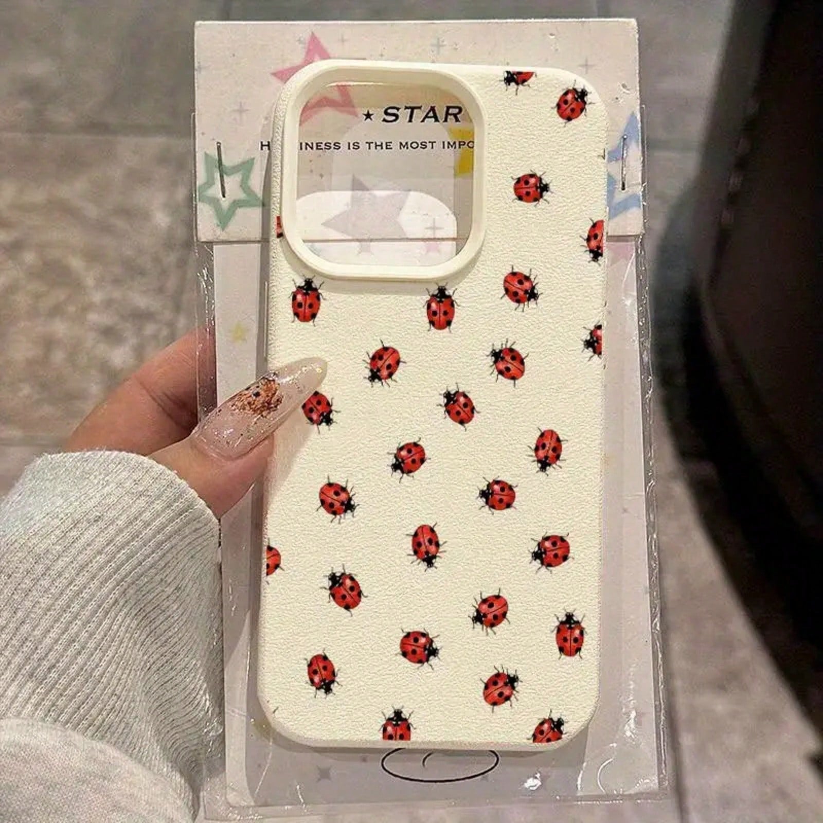 Ladybug Repeating Pattern Print Case For 16 Pro Max, 15 Pro Max/14/16 Plus/15 Pro/13 Pro/12/83- Minimalist, Shockproof & Stylish Protective CoverSuitable For 17 Air