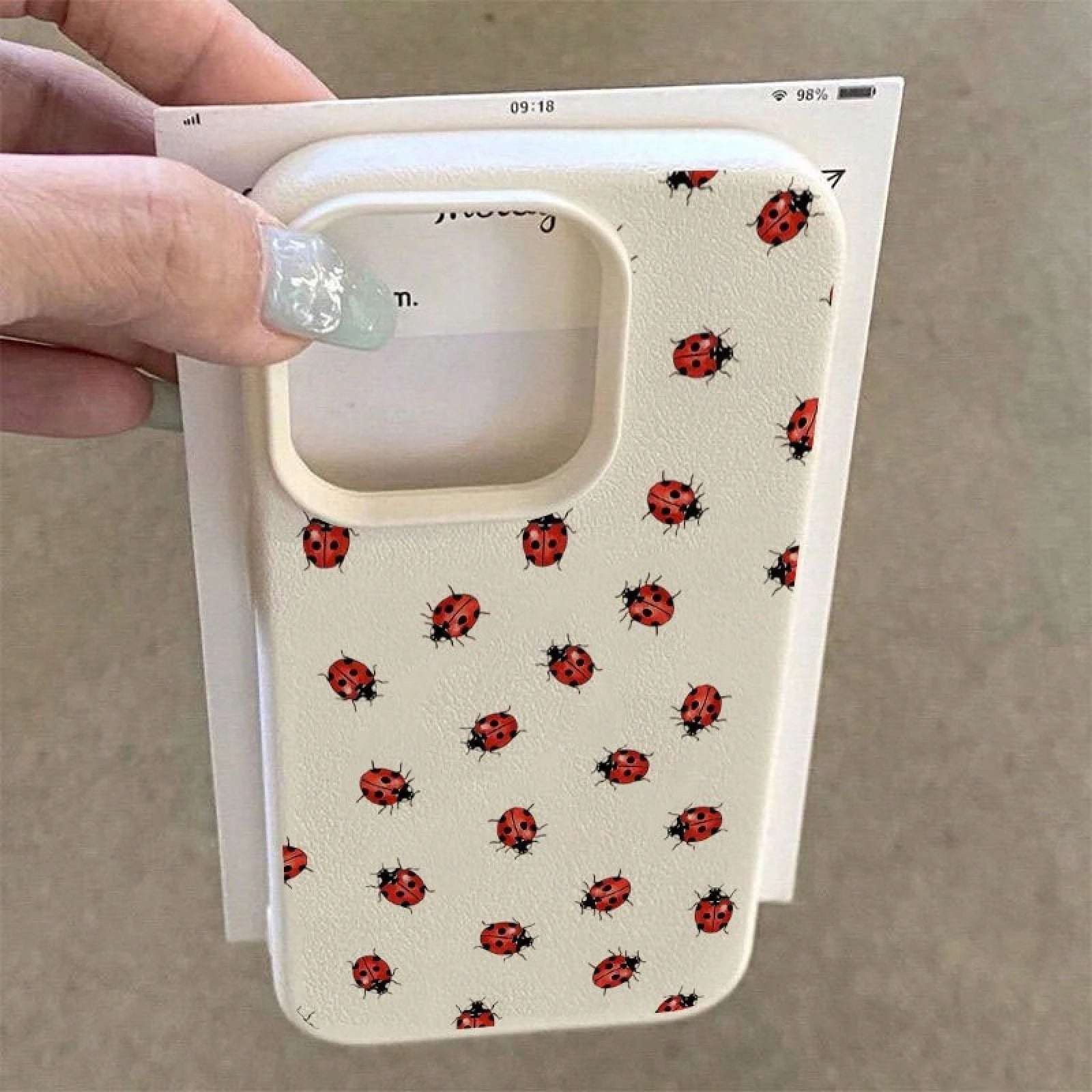 Ladybug Repeating Pattern Print Case For 16 Pro Max, 15 Pro Max/14/16 Plus/15 Pro/13 Pro/12/83- Minimalist, Shockproof & Stylish Protective CoverSuitable For 17 Air