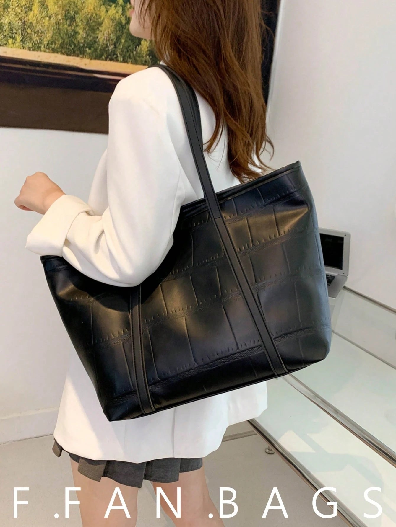 Large Capacity Embossed Women's New Korean Style Versatile Embossed Shoulder Fashion Commuter Tote Bag