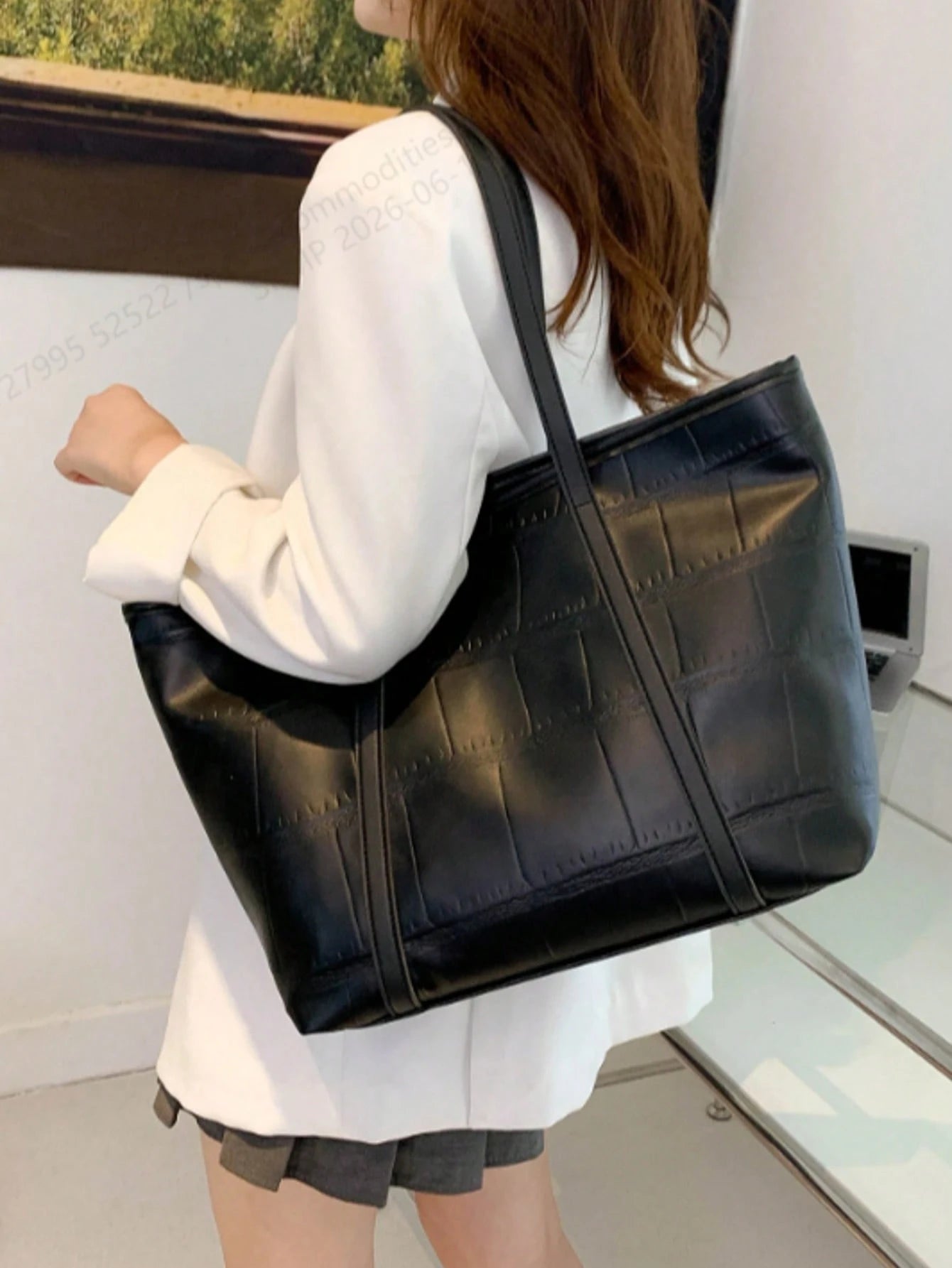 Large Capacity Embossed Women's New Korean Style Versatile Embossed Shoulder Fashion Commuter Tote Bag