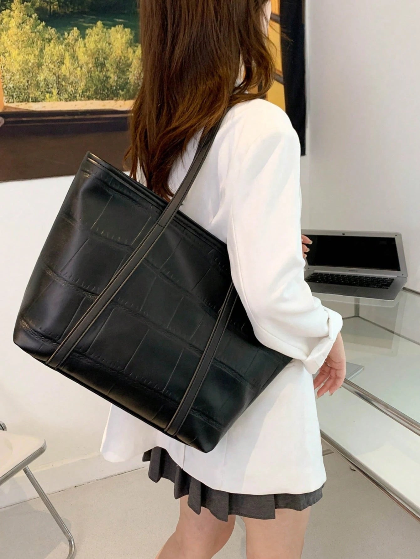 Large Capacity Embossed Women's New Korean Style Versatile Embossed Shoulder Fashion Commuter Tote Bag