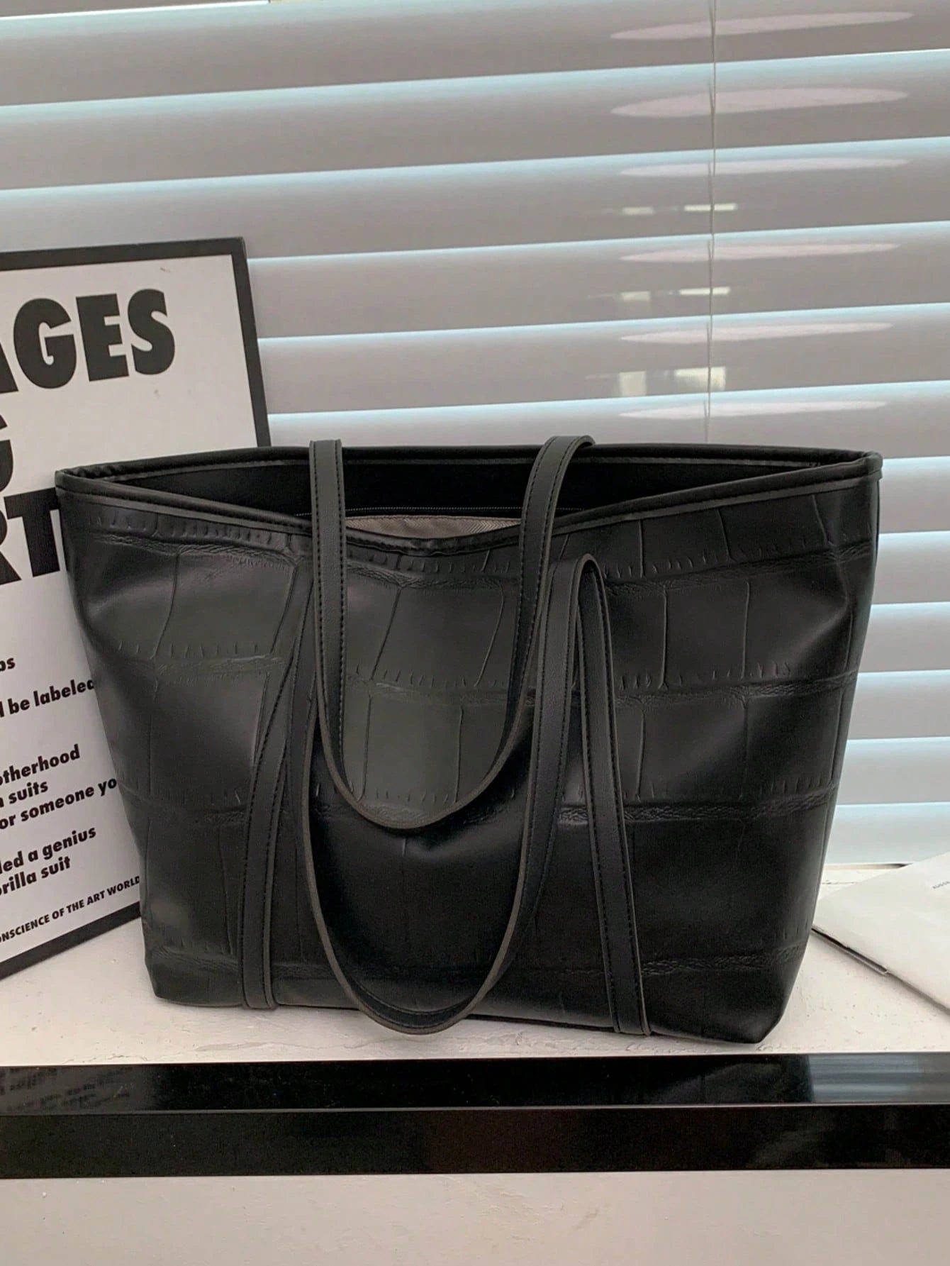 Large Capacity Embossed Women's New Korean Style Versatile Embossed Shoulder Fashion Commuter Tote Bag
