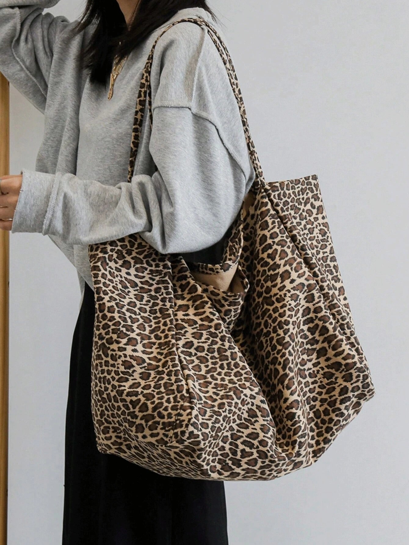 Large Leopard Print Tote Bag, High Capacity Shoulder Bag, Underarm Bag Essential For Commuting, Backpack, Large Capacity, Portable, Suitable For Teenagers, Women, College Students, White-Collar Worker