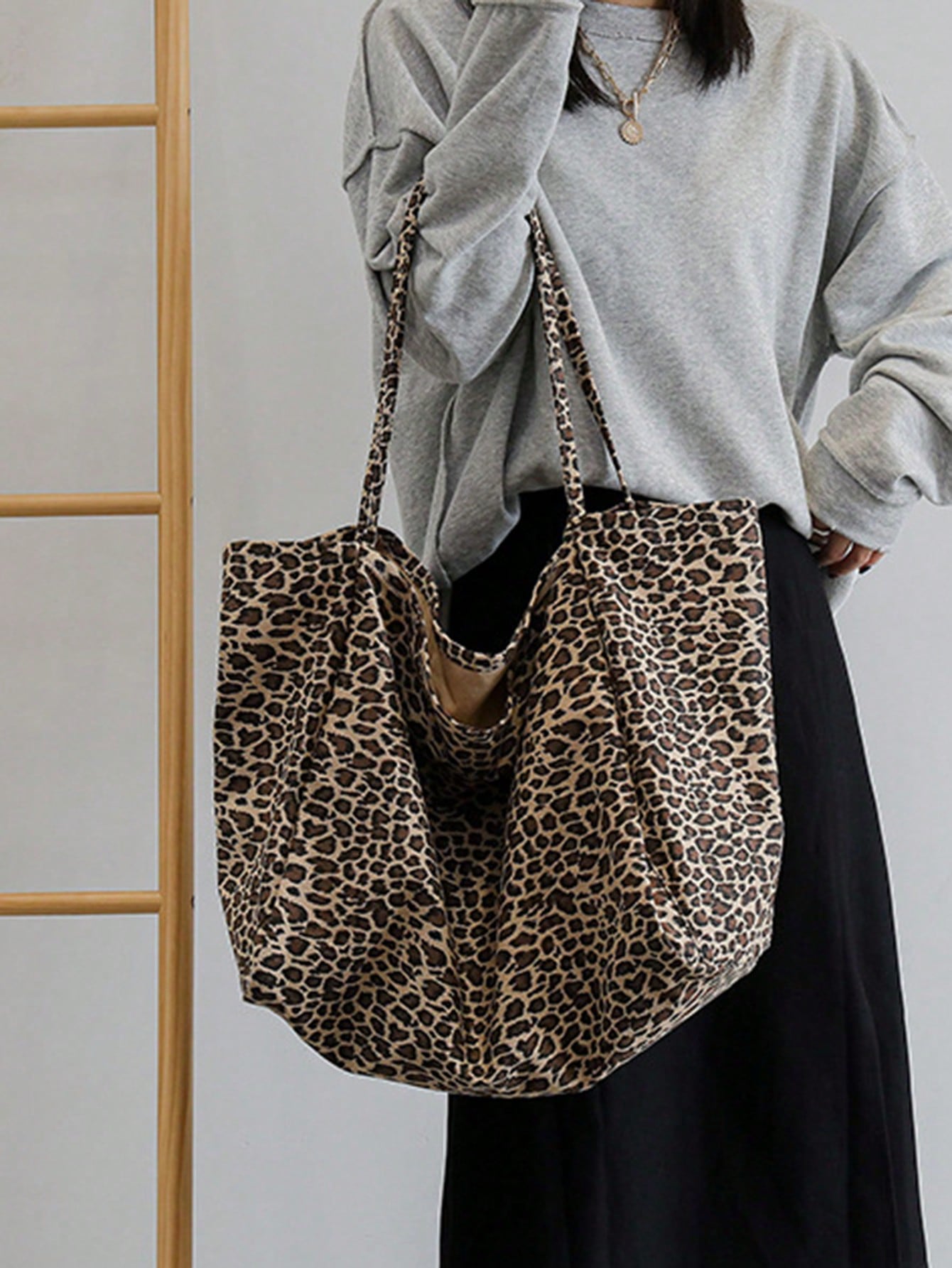 Large Leopard Print Tote Bag, High Capacity Shoulder Bag, Underarm Bag Essential For Commuting, Backpack, Large Capacity, Portable, Suitable For Teenagers, Women, College Students, White-Collar Worker