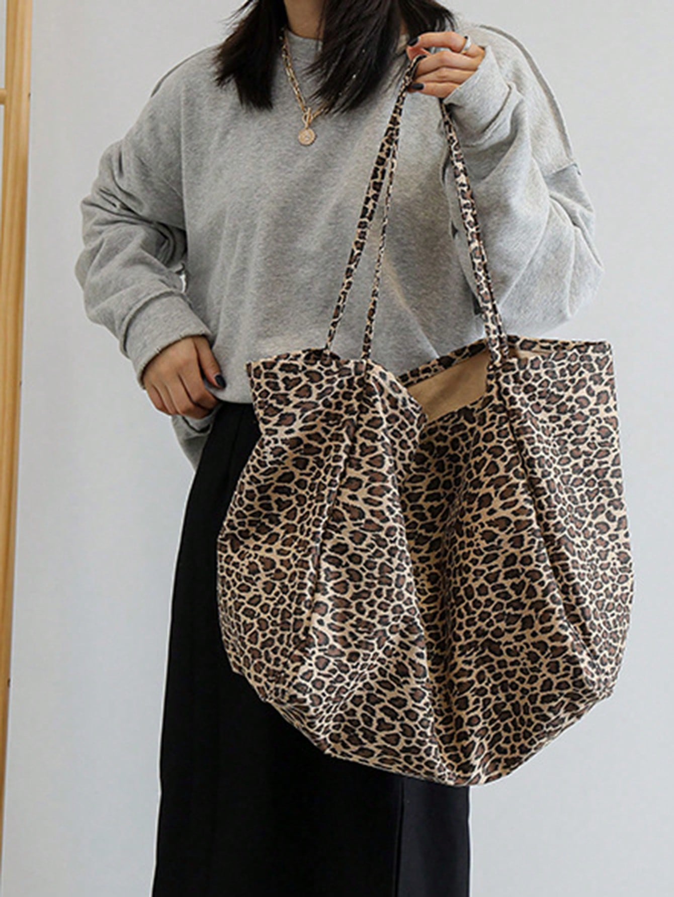Large Leopard Print Tote Bag, High Capacity Shoulder Bag, Underarm Bag Essential For Commuting, Backpack, Large Capacity, Portable, Suitable For Teenagers, Women, College Students, White-Collar Worker