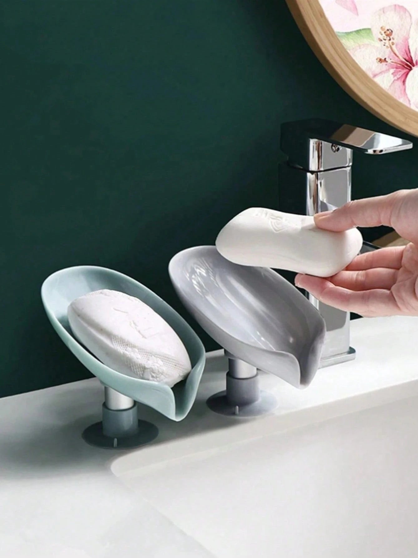 Leaf-Shaped Draining Soap Dish, Suction Cup Base Soap Holder, Plastic Self-Adhesive Draining Soap Dish, Kitchen/Bathroom Dual-Use Soap Dish, Soap Holder, Bathroom Storage Accessories, Bathroom Decor