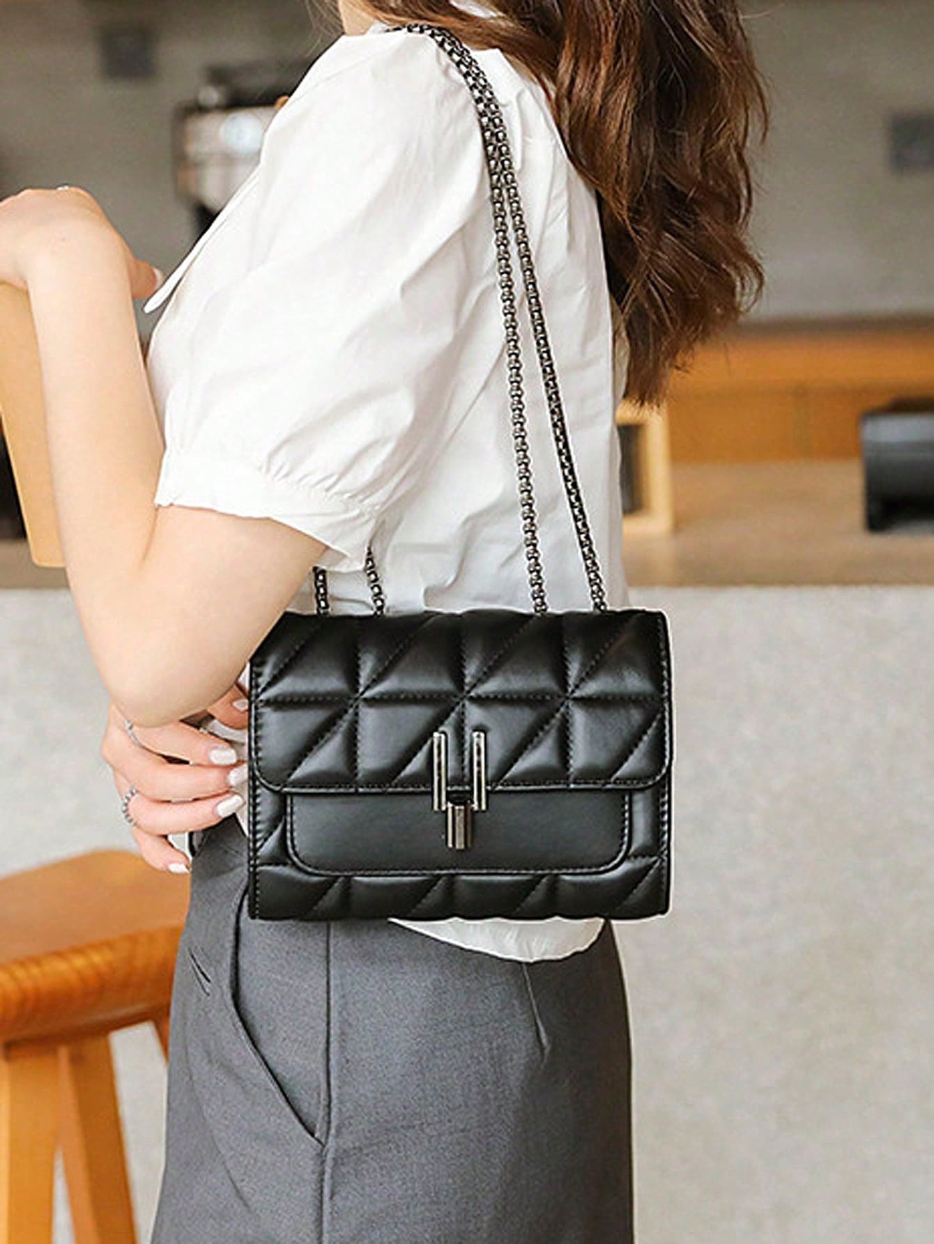 LEATVOOK Elegant Black Quilted Crossbody Bag For Women With Golden-Tone Clasp & Metal Chain Strap