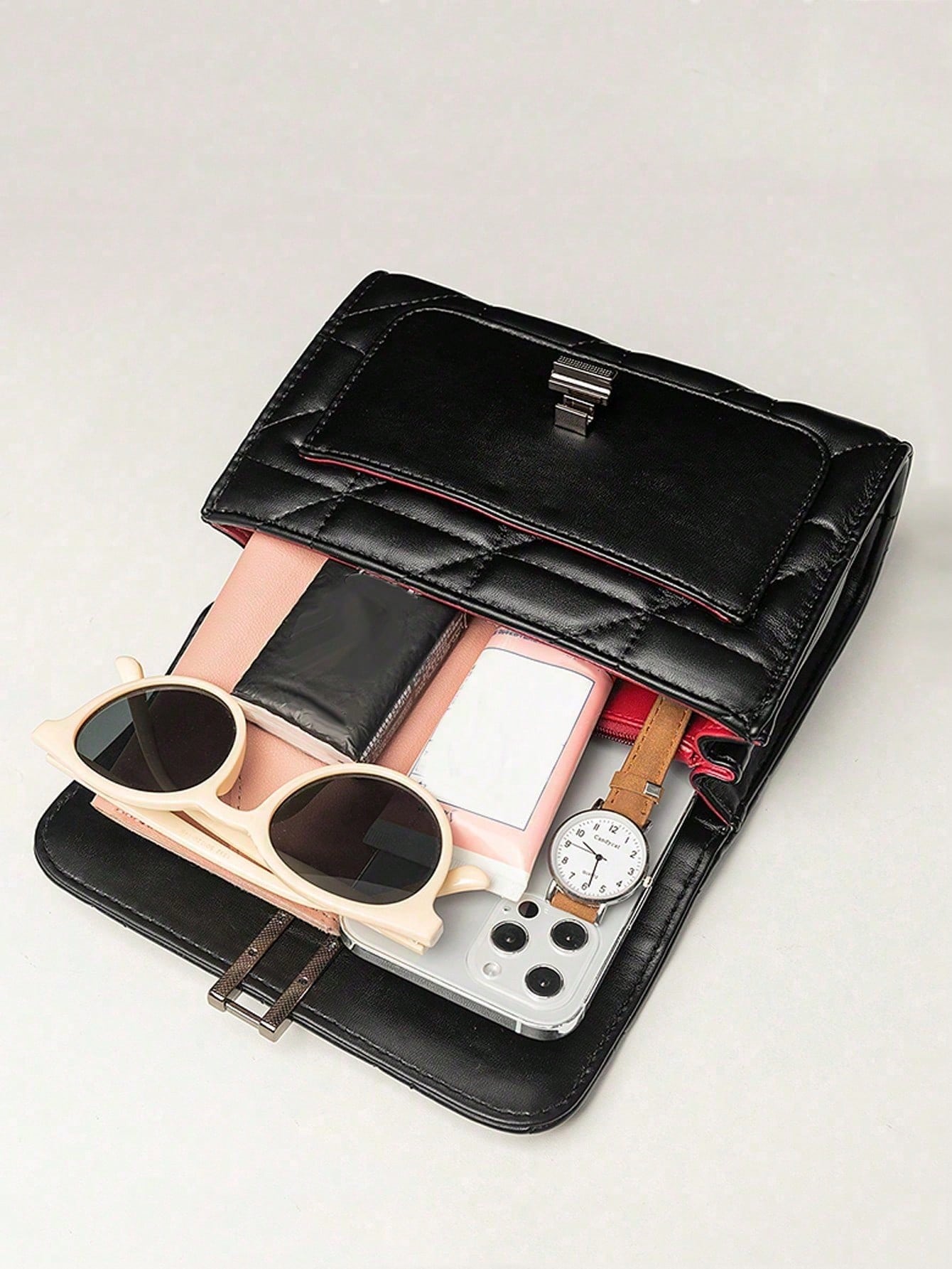 LEATVOOK Elegant Black Quilted Crossbody Bag For Women With Golden-Tone Clasp & Metal Chain Strap
