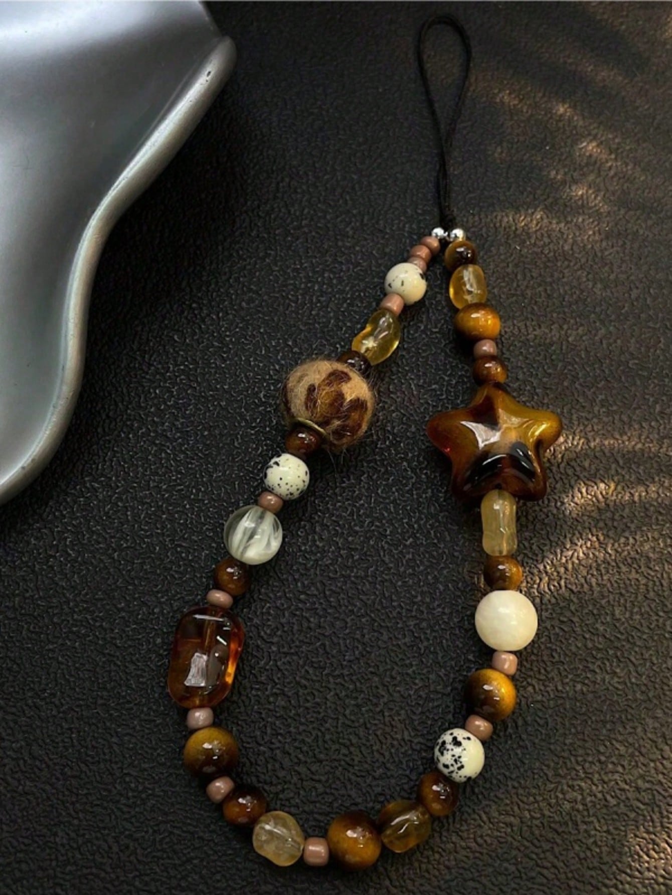 Leopard Print Amber Phone Lanyard, New Stylish Short Phone Strap, Creative CCD Camera Pendant, Personalized Hanging Chain, High-End