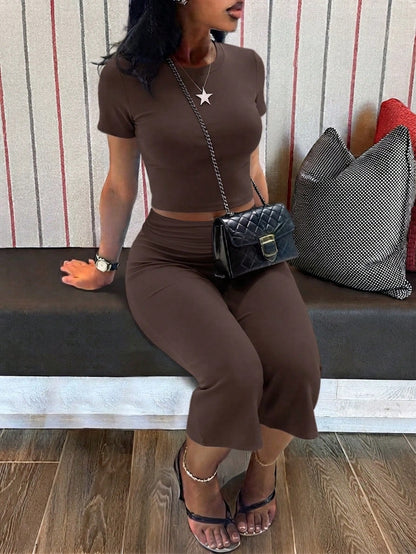 LovelyWholesale Women's Casual Round Neck Short Sleeve Solid Color T-Shirt And 3/4 Flare Pants 2-Piece Set Summer Outfit All Season